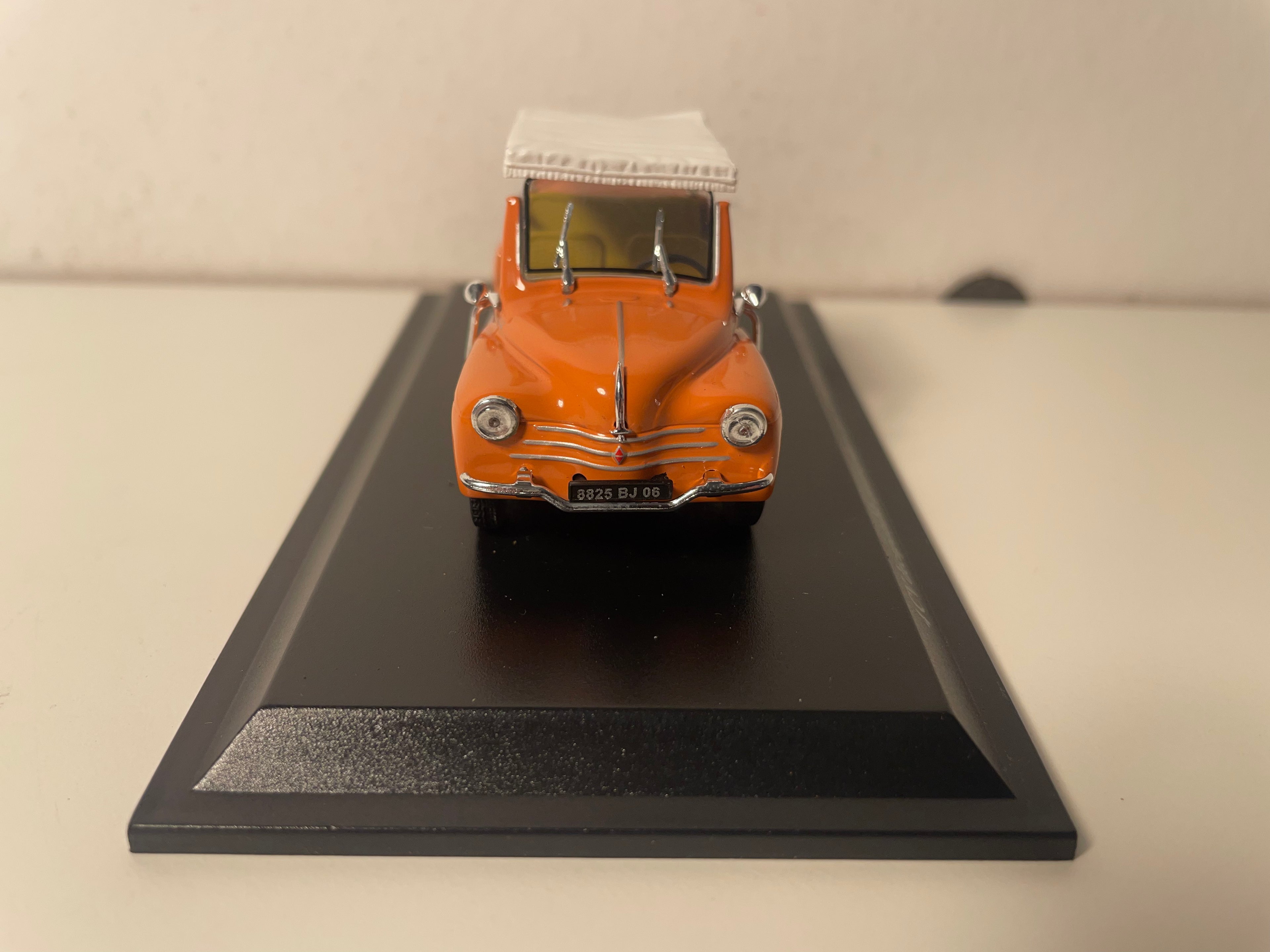Renault 4 CV Cabrio orangene Farbe? Vier Sitze Typ R 1062 GHIA JOLLY von 1961 (Blister)