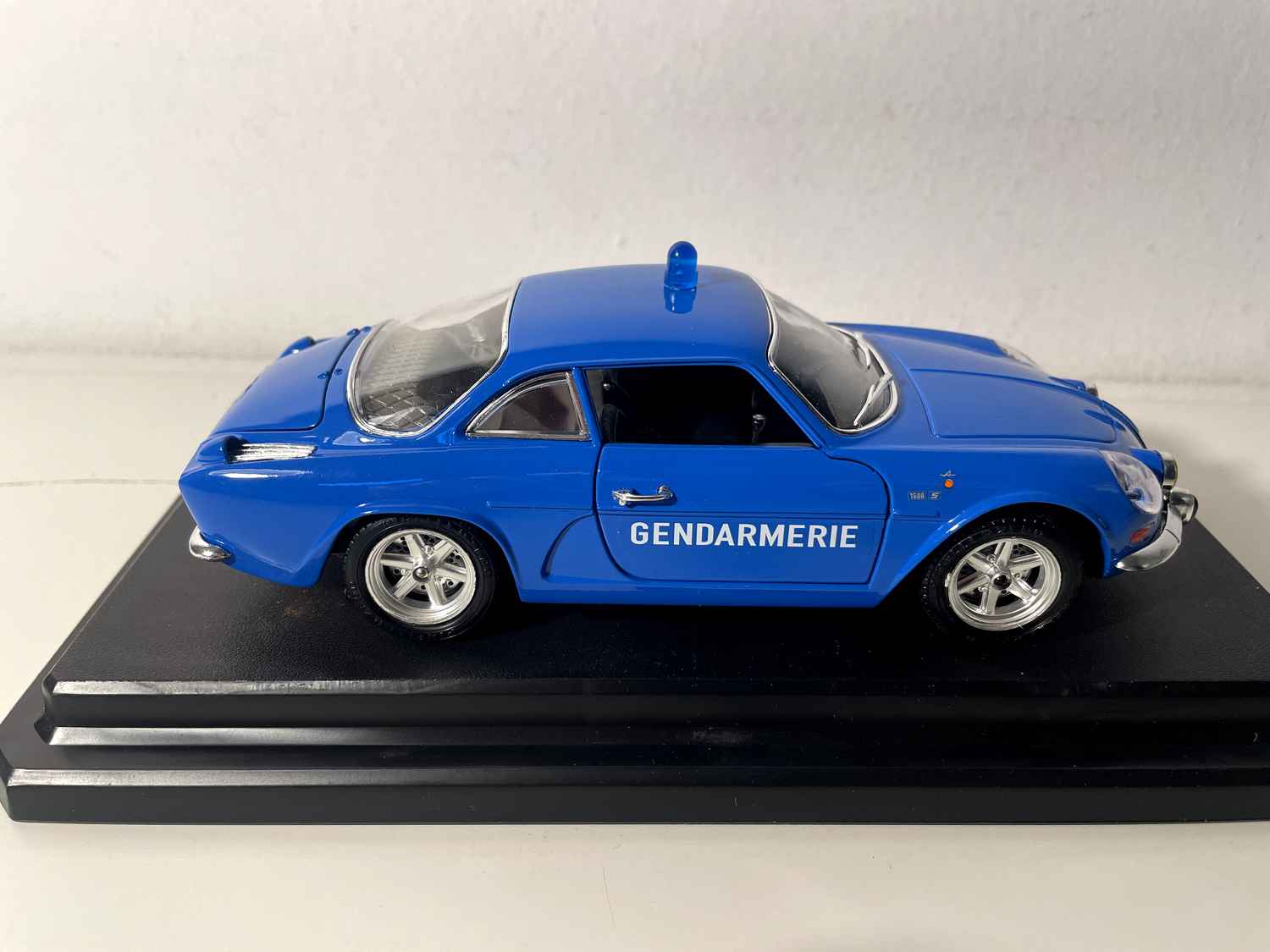 Alpine Renault A110 niebieska GENDARMERIE (SKALA 1/24) - BURAGO