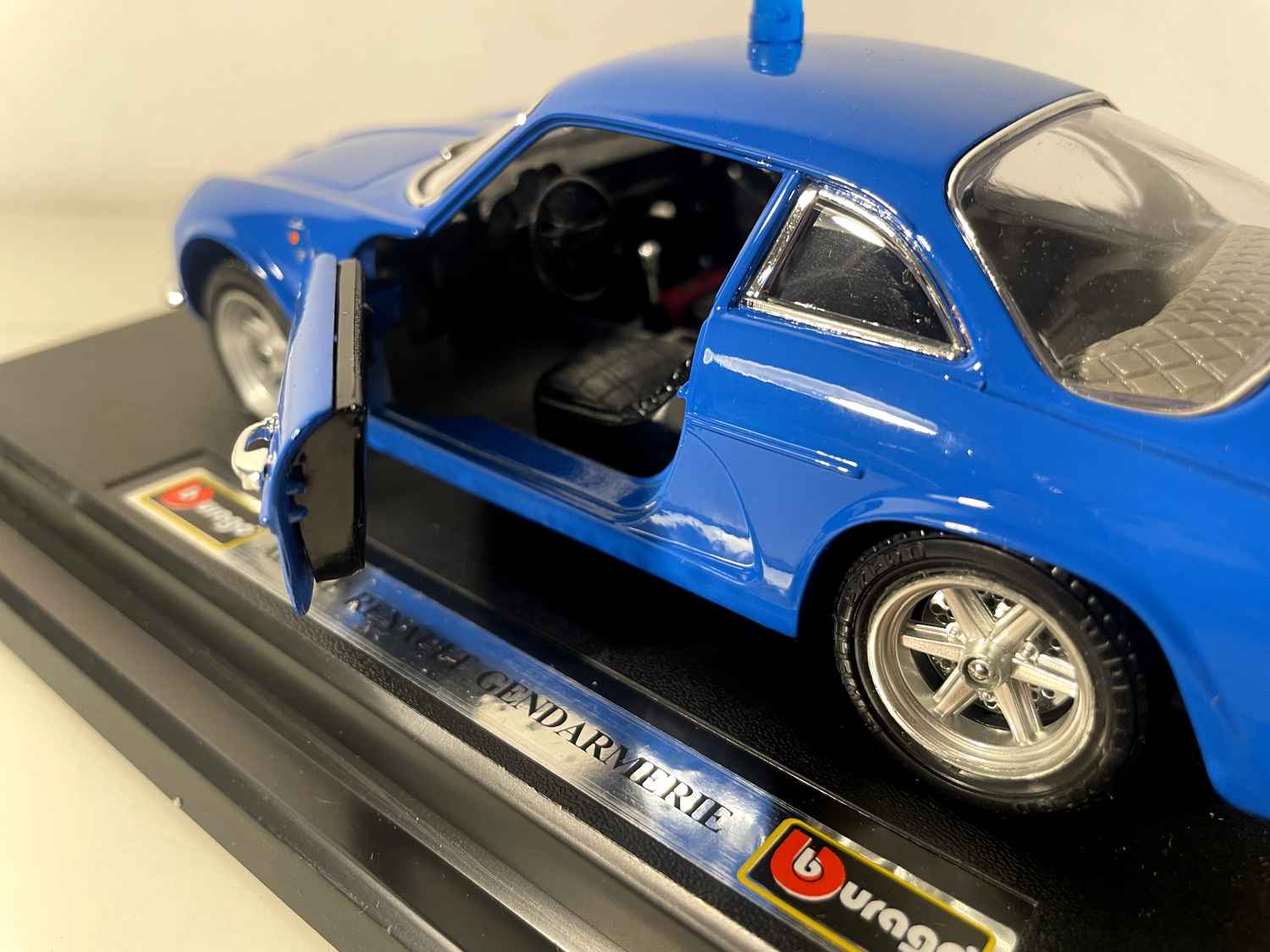 Alpine Renault A110 niebieska GENDARMERIE (SKALA 1/24) - BURAGO