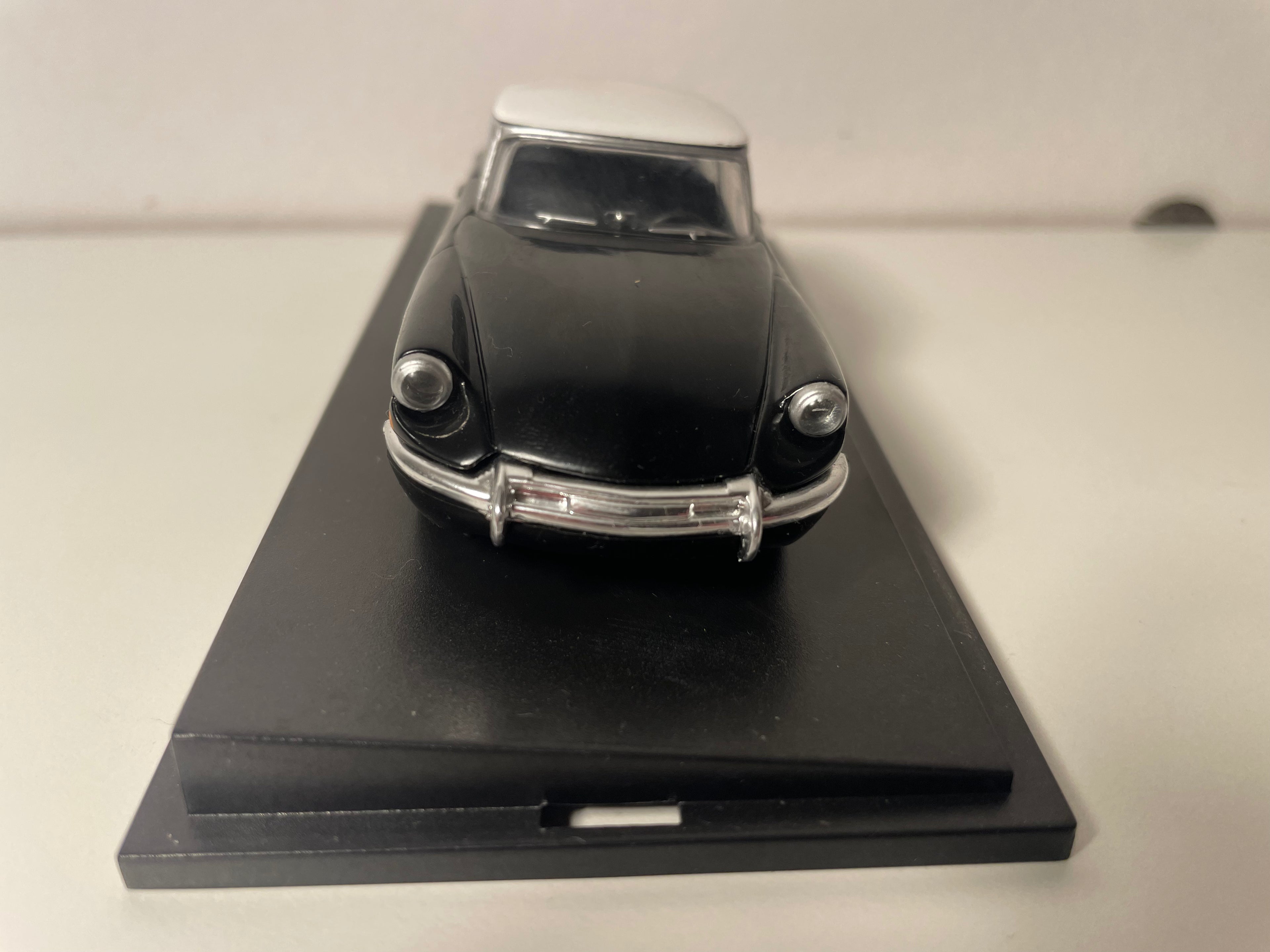 Citroën DS negra con techo blanco - LégendSéries referencia 4665