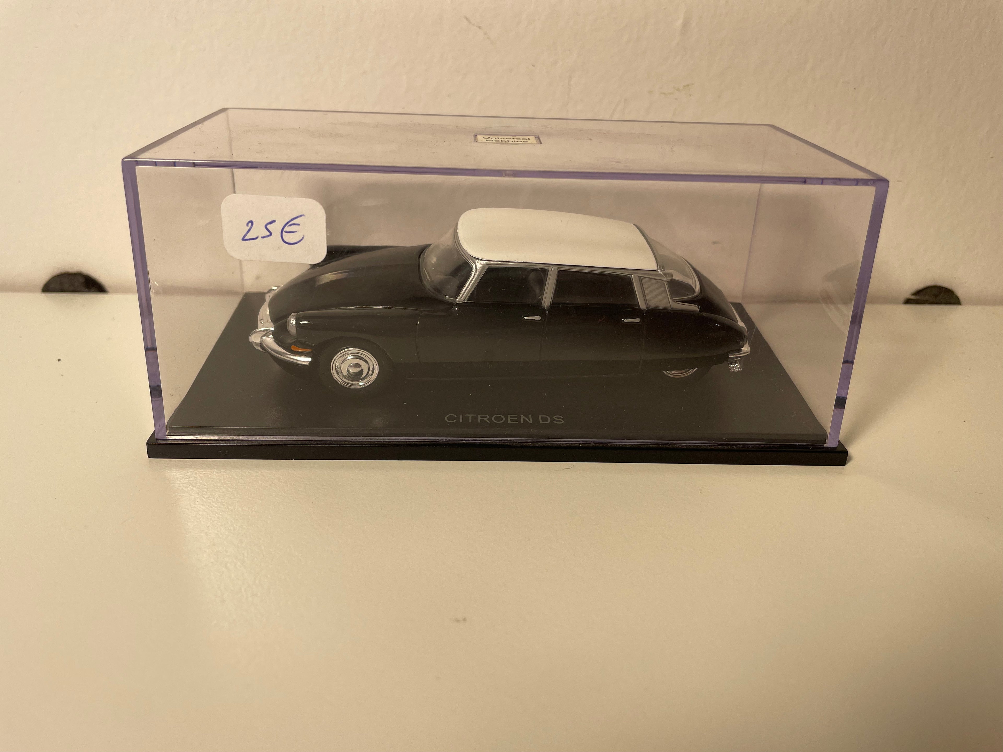 Citroën DS negra con techo blanco - LégendSéries referencia 4665