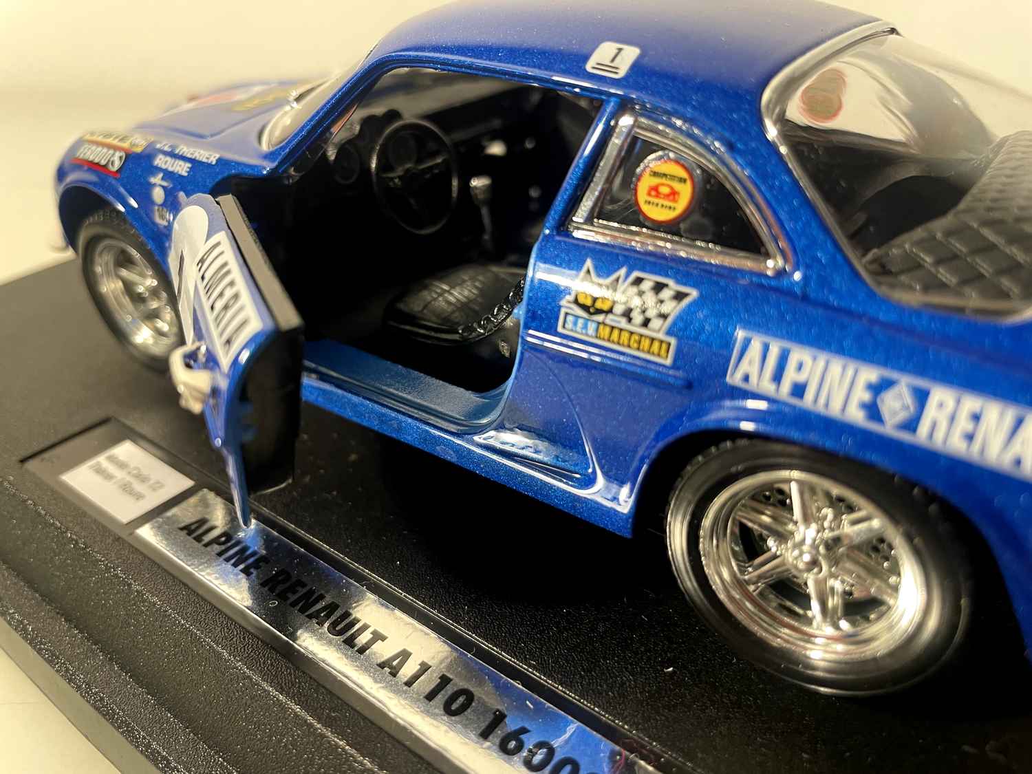 Renault Alpine A110 1600S bleue numéro 1 - rallye de Monté-Carlo de 1972 (ECHELLE 1/24ème) - BURAGO