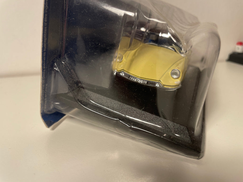 Citroën DS 19 jaune pâle et toit marron Salon de l'auto de 1955 (sous blister)