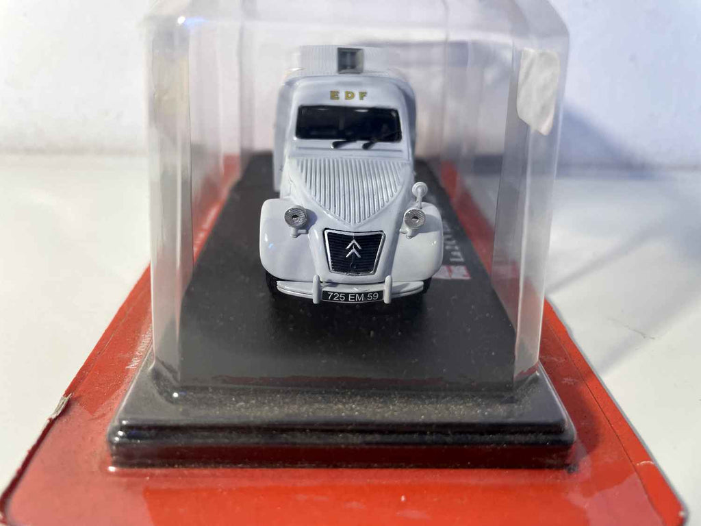 Citroën 2 CV EDF "220 Volts" - Auto Plus