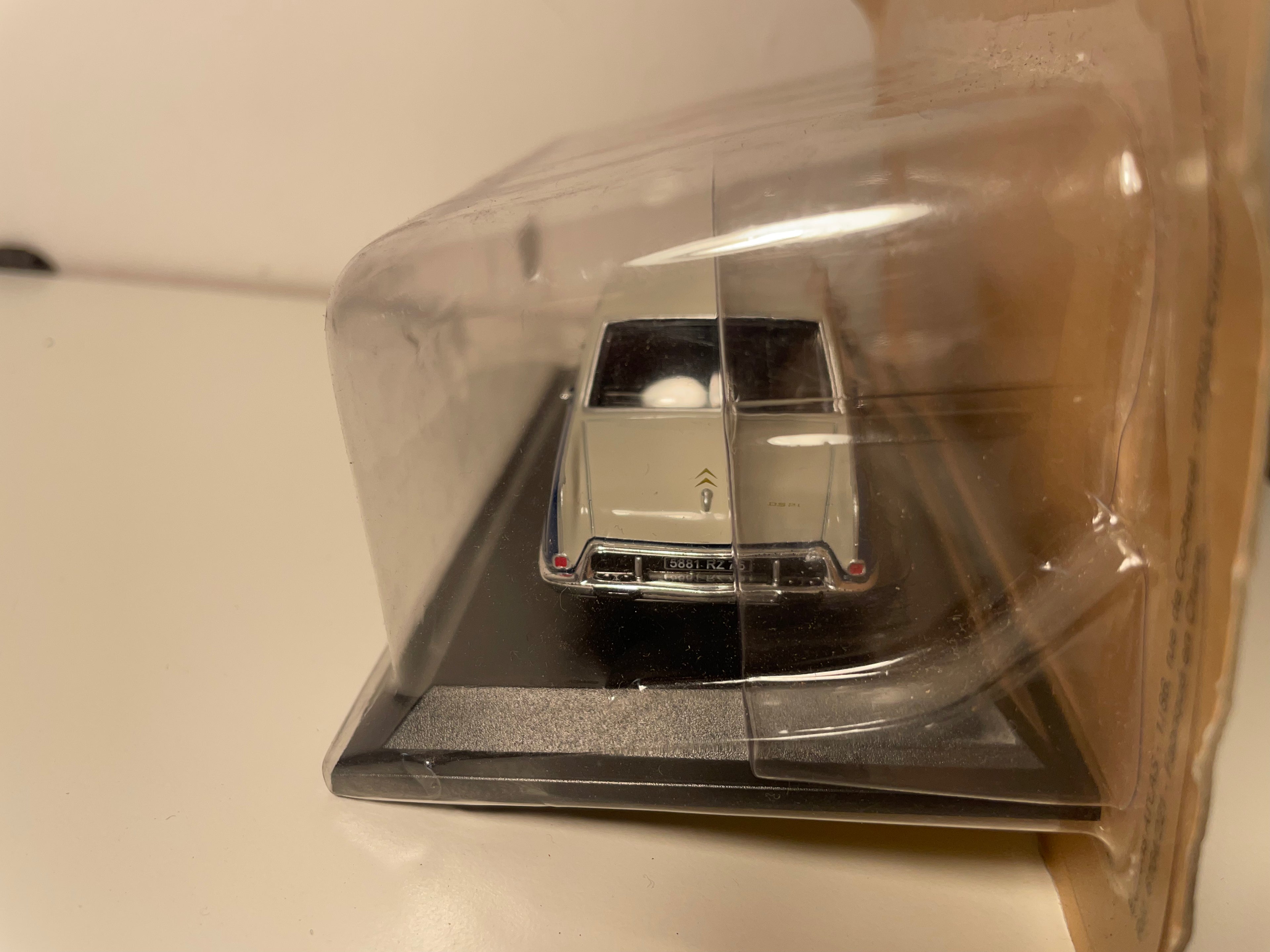 Citroën DS 21 "Majesty" Henri Chapron bleue et blanche de 1967 (sous blister)