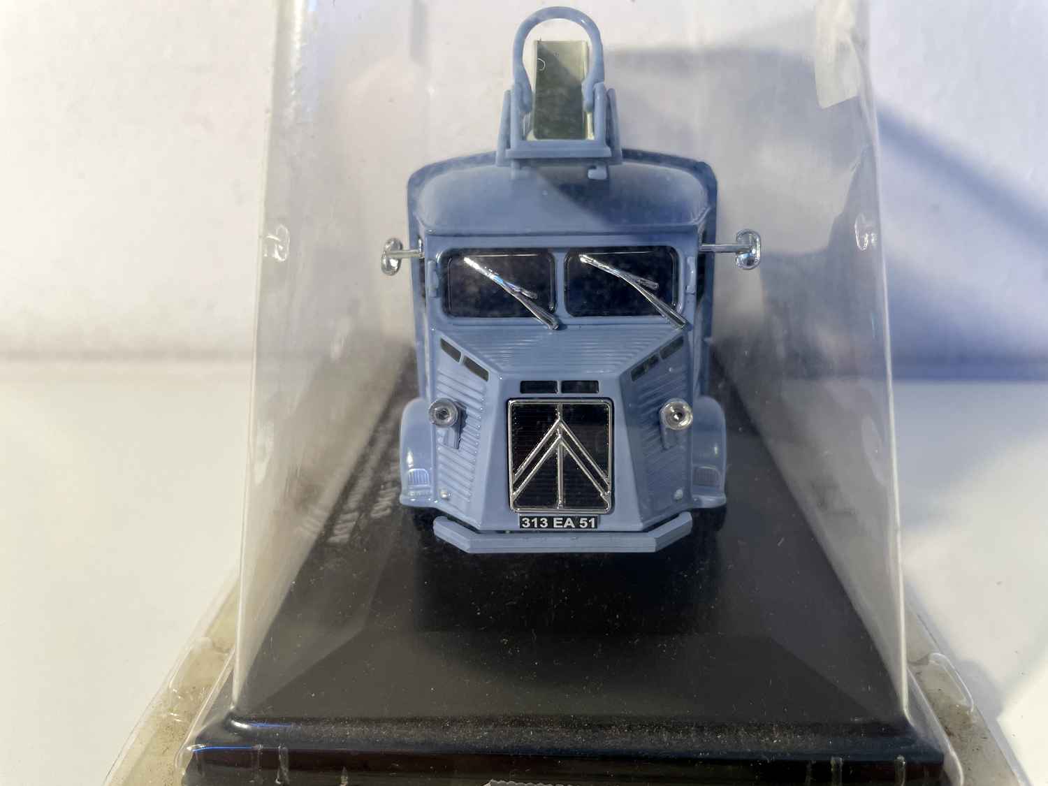 Citroën type HY bleu de 1963 1500 kg plateau-cabine EDF (Présentation N°2)