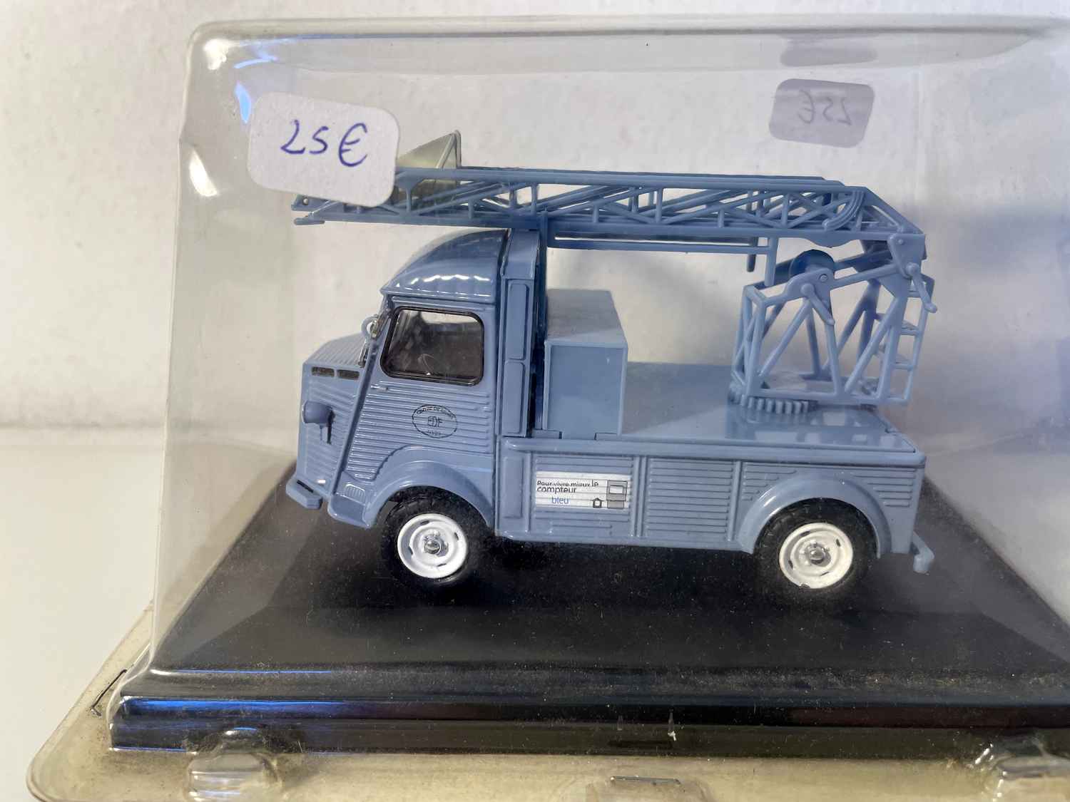 Citroën type HY bleu de 1963 1500 kg plateau-cabine EDF (Présentation N°2)