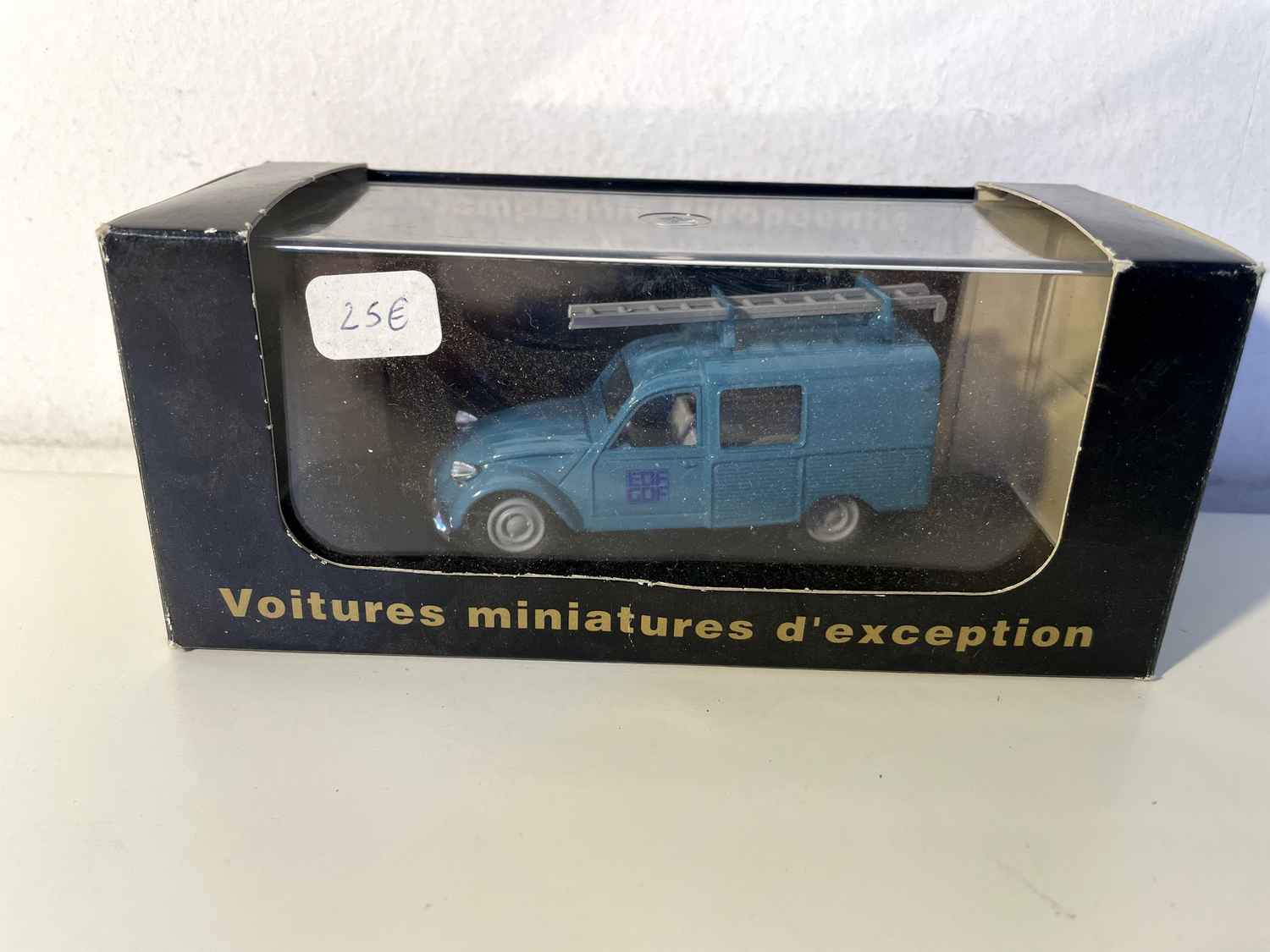 Citroën 3 CV EDF - GDF blauw (collectie Uitzonderlijke miniatuurauto's referentie V3746)