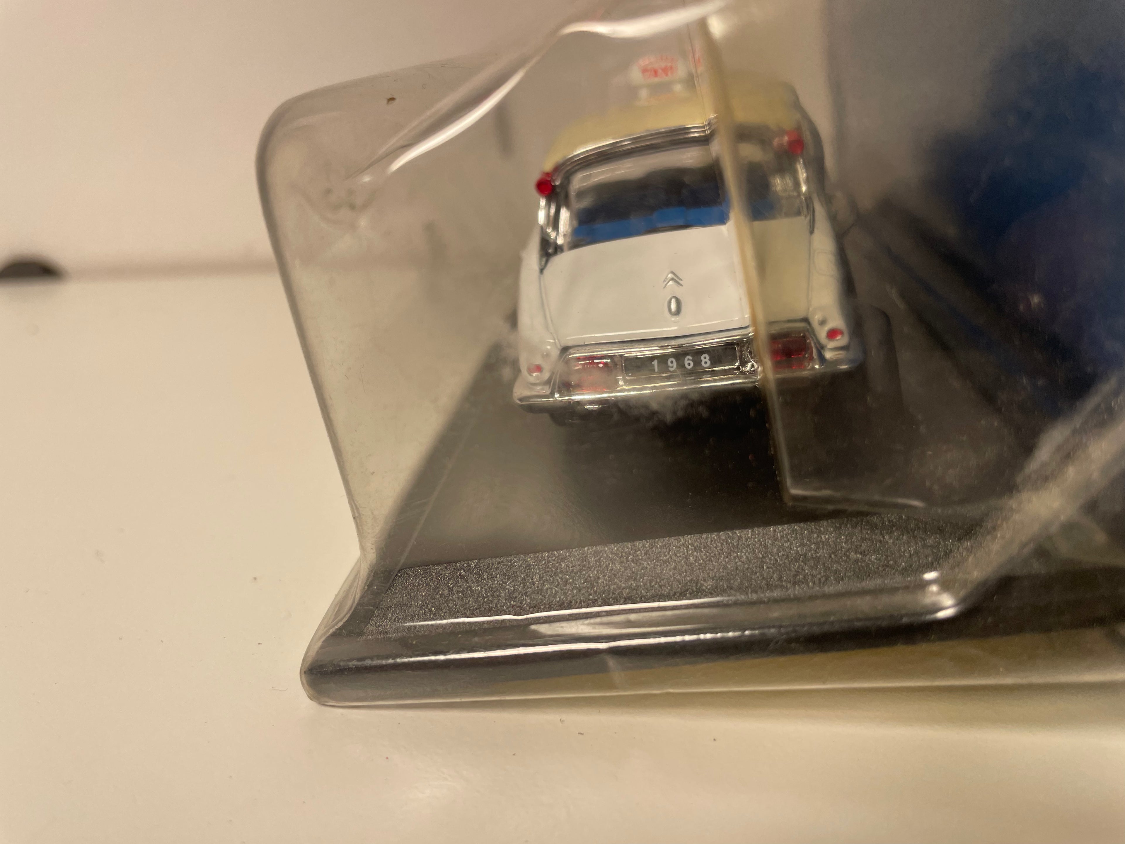 1968 Citroën ID 19 Weiße Taxi mit Beigem Dach (in Blister)