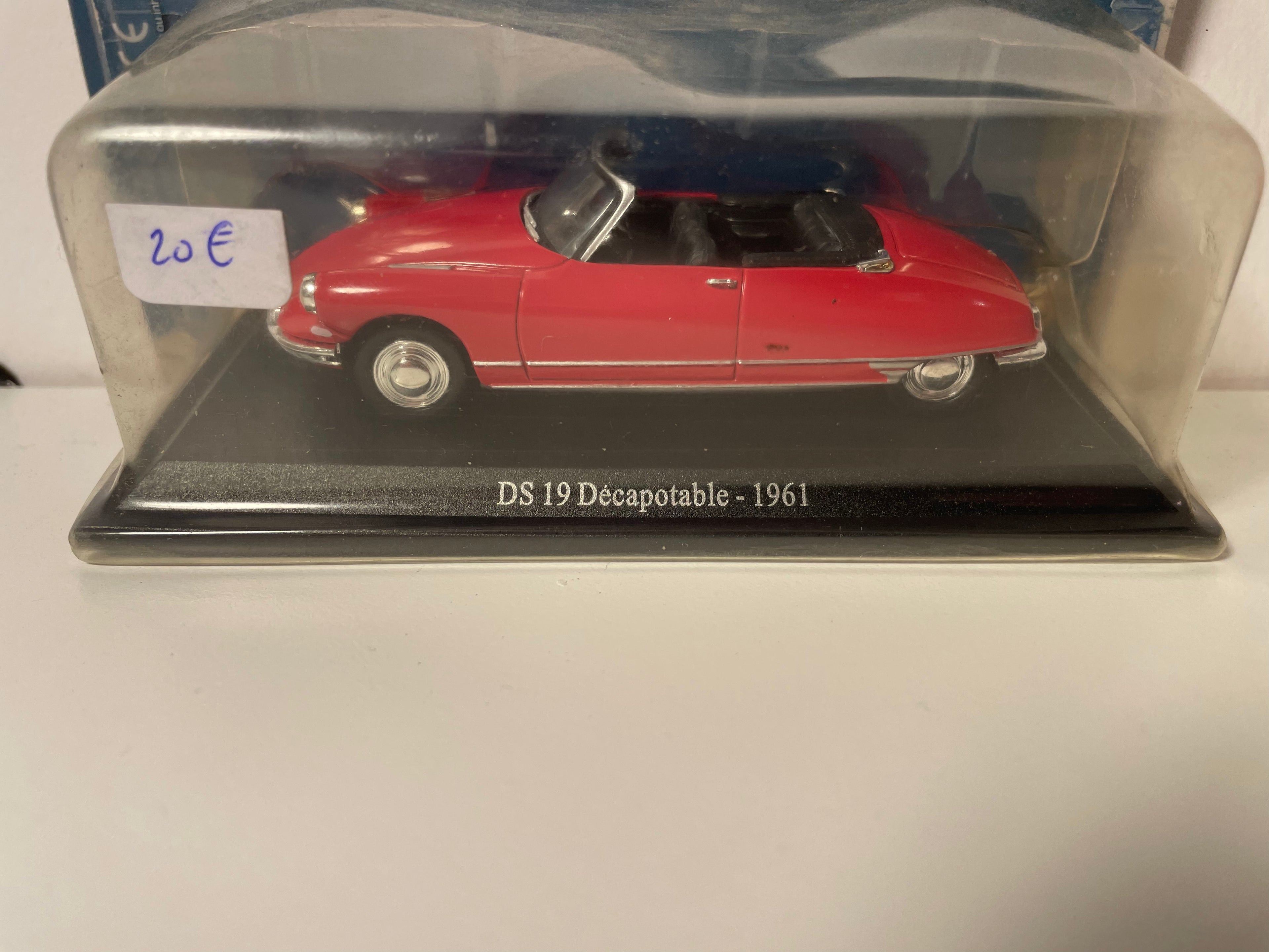Citroën DS 19 kabriolet czerwony z 1961 roku (w opakowaniu)