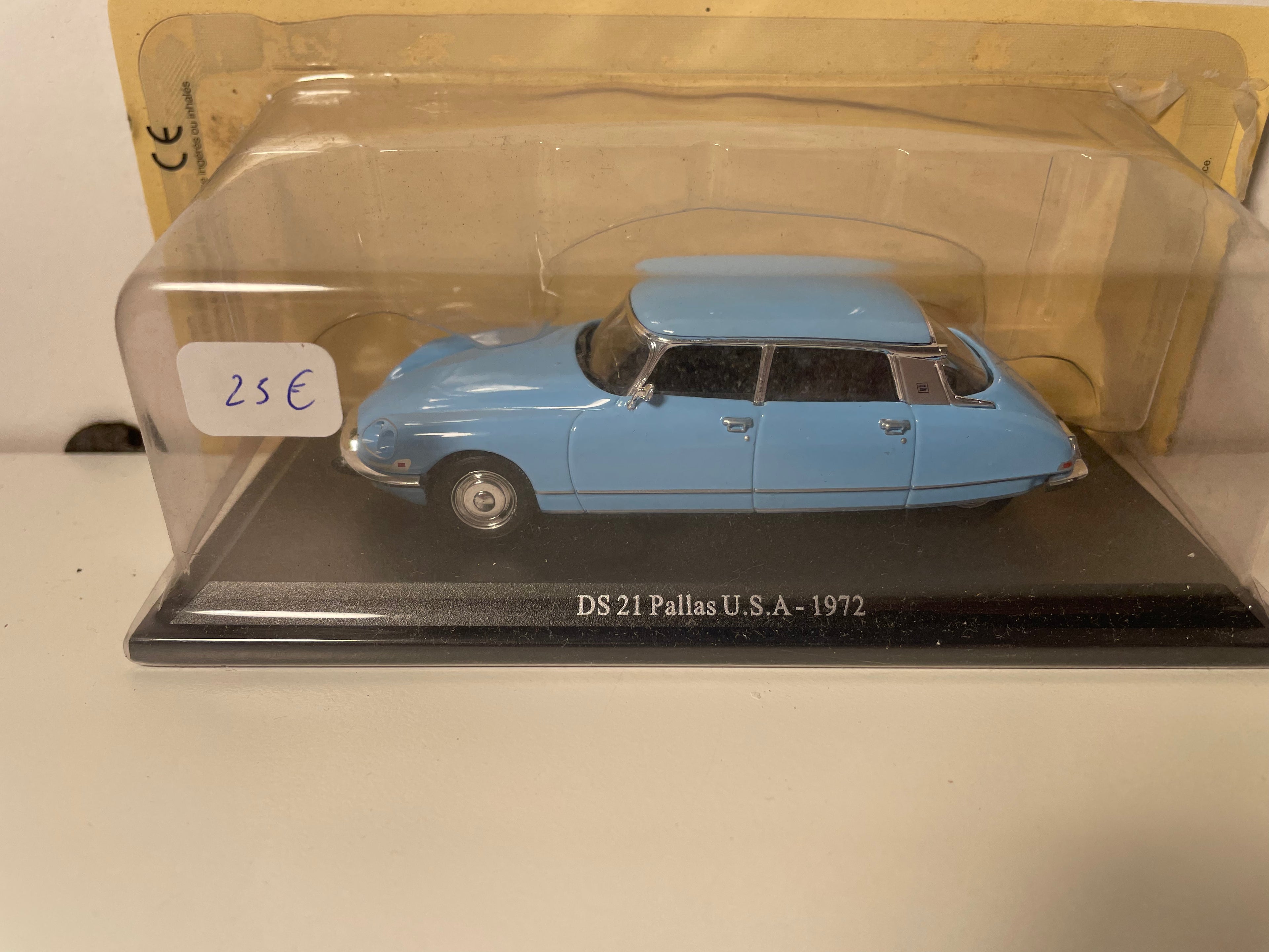 Citroën DS 21 Pallas USA bleue de 1972 (sous blister)