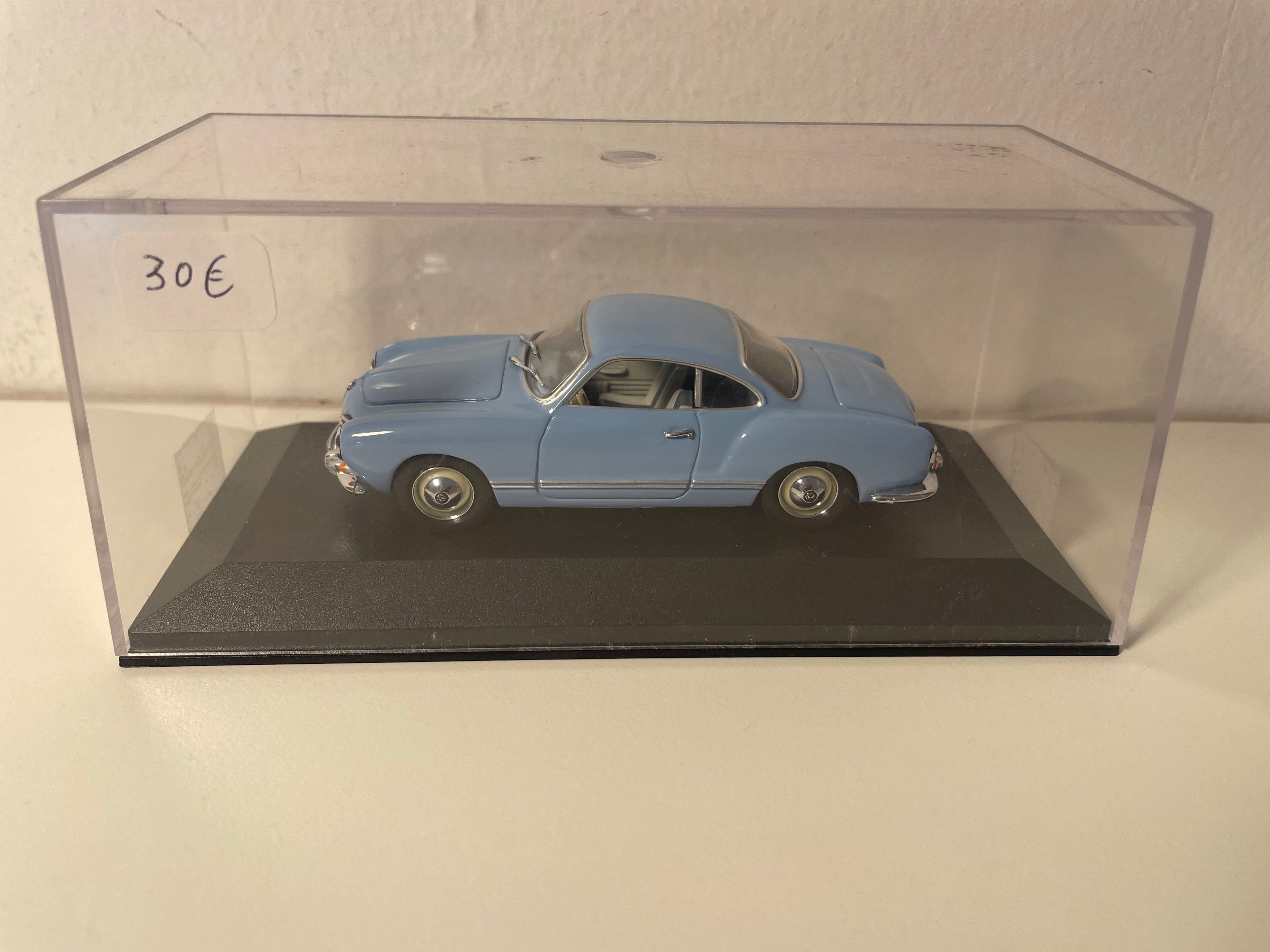 Volkswagen Karmann Ghia coupé azul - MINICHAMPS referencia 5001