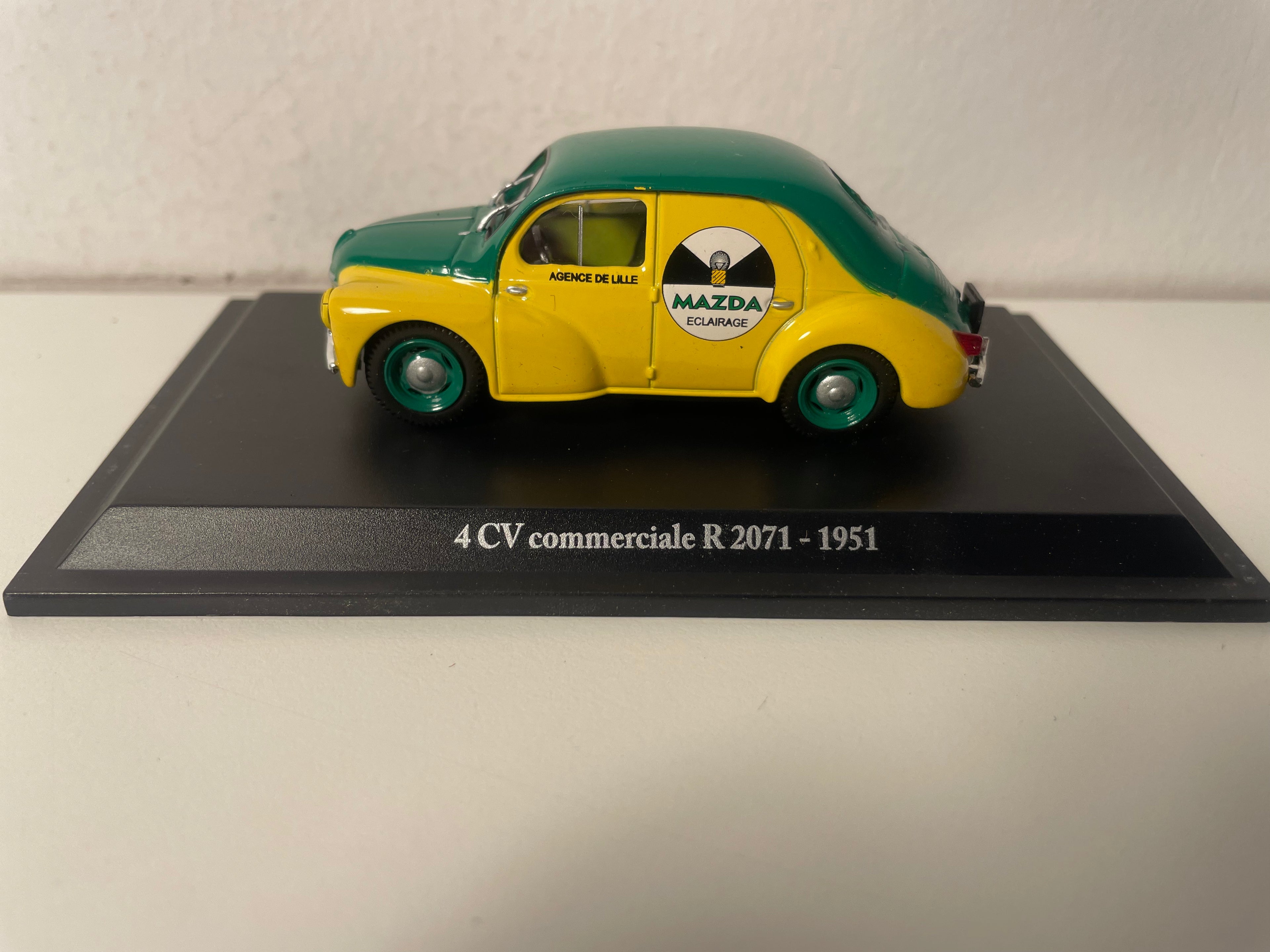 Renault 4 CV commerciale R 2071 verte et jaune de 1951 avec publicité MAZDA (blister)