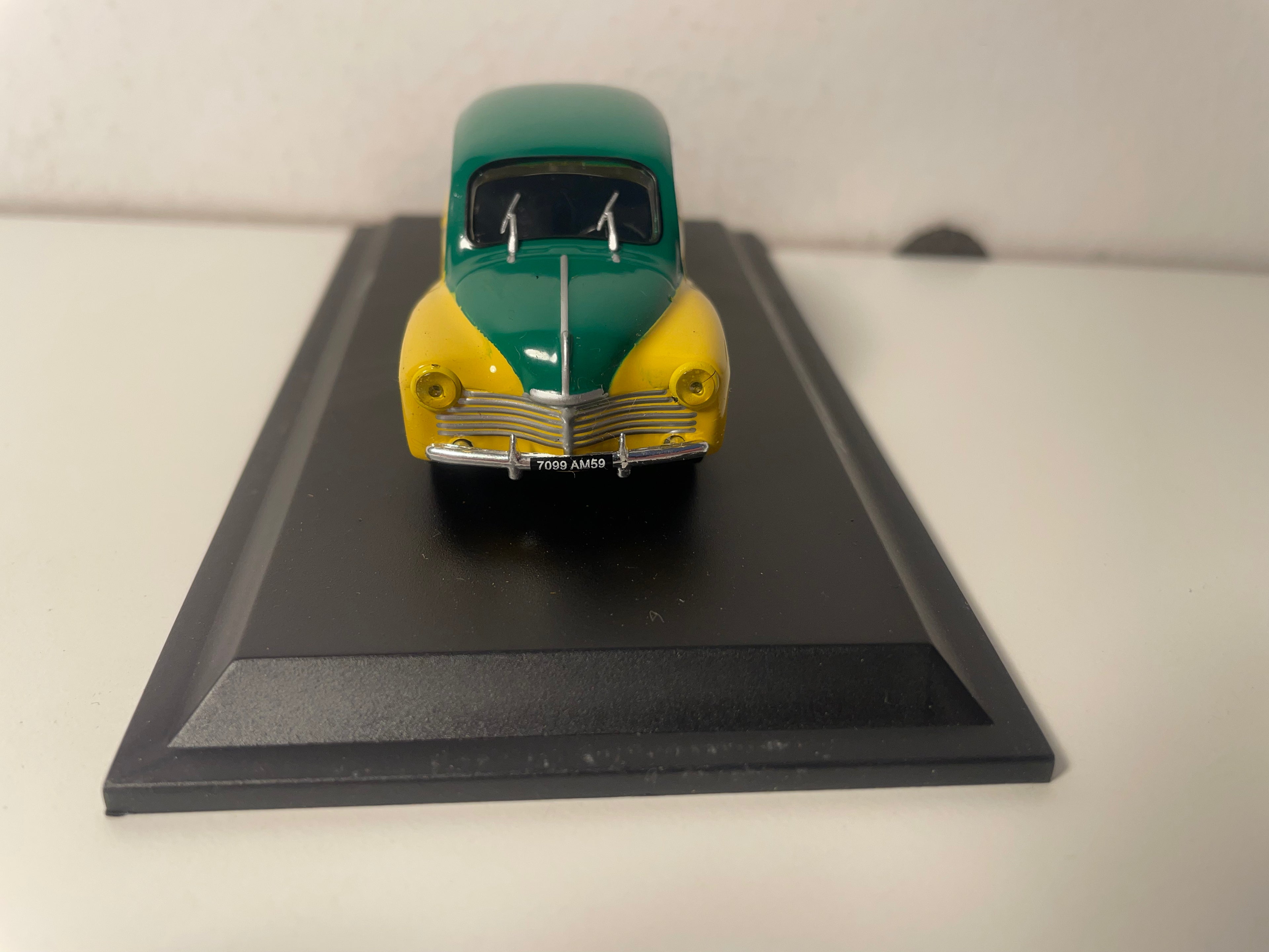 Renault 4 CV commerciale R 2071 verte et jaune de 1951 avec publicité MAZDA (blister)