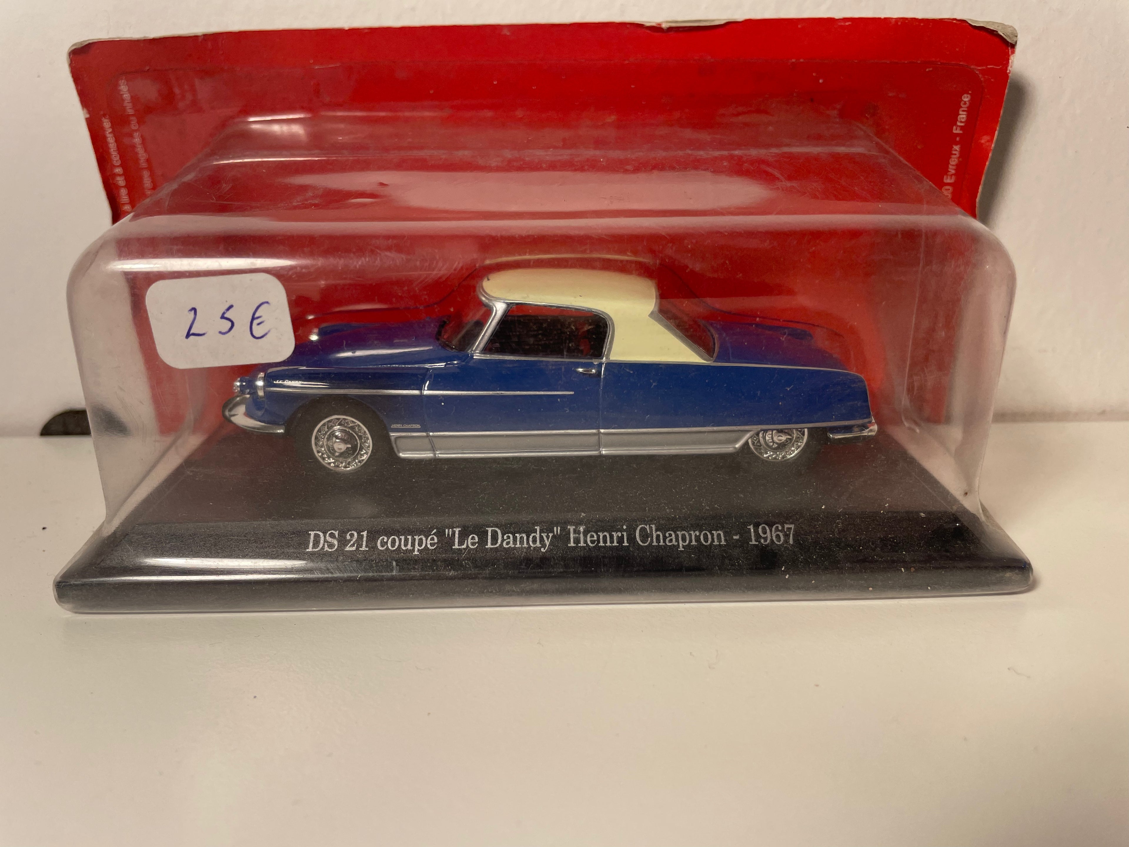Citroën DS 21 coupé "Le Dandy" Henri Chapron bleue et toit blanc cassé de 1967 (sous blister)