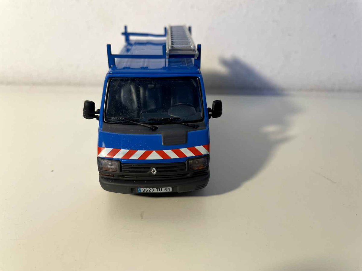 Renault Trafic bleu EDF - GDF - NOREV