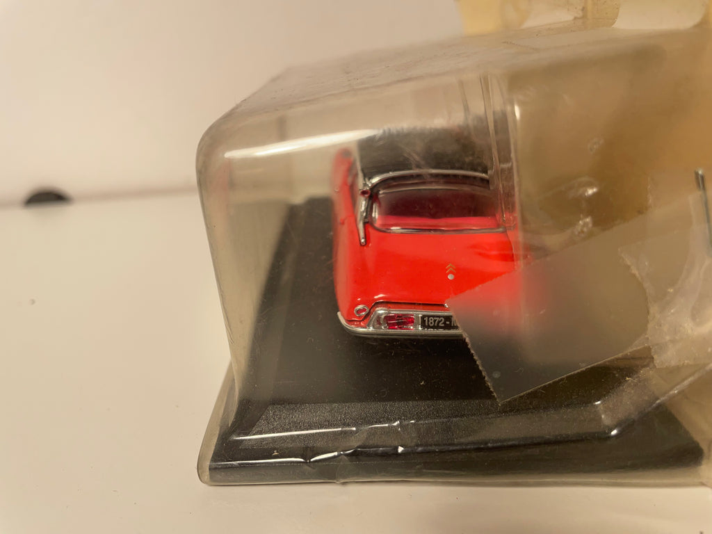 Citroën DS 19 rouge et toit noir de 1962 (sous blister)