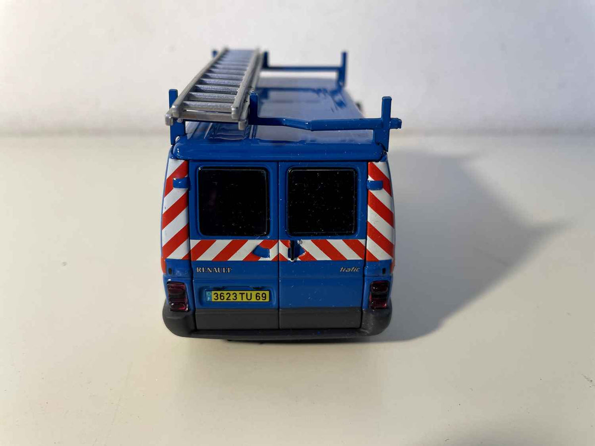 Renault Trafic bleu EDF - GDF - NOREV