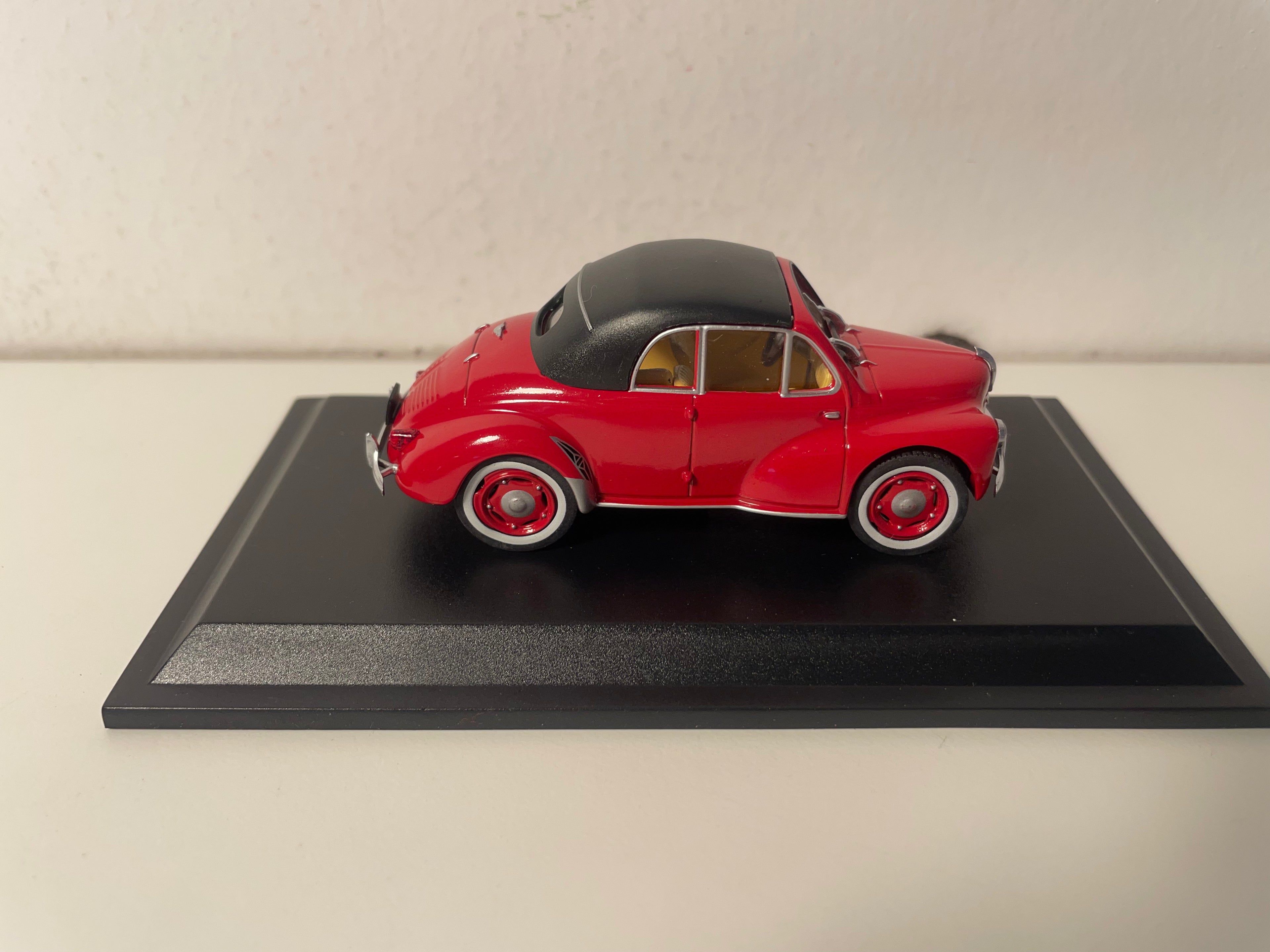 Renault 4 CV cabriolet rood met zwart dak 2-deurs Labourdette carrosserie uit 1952 (blister)