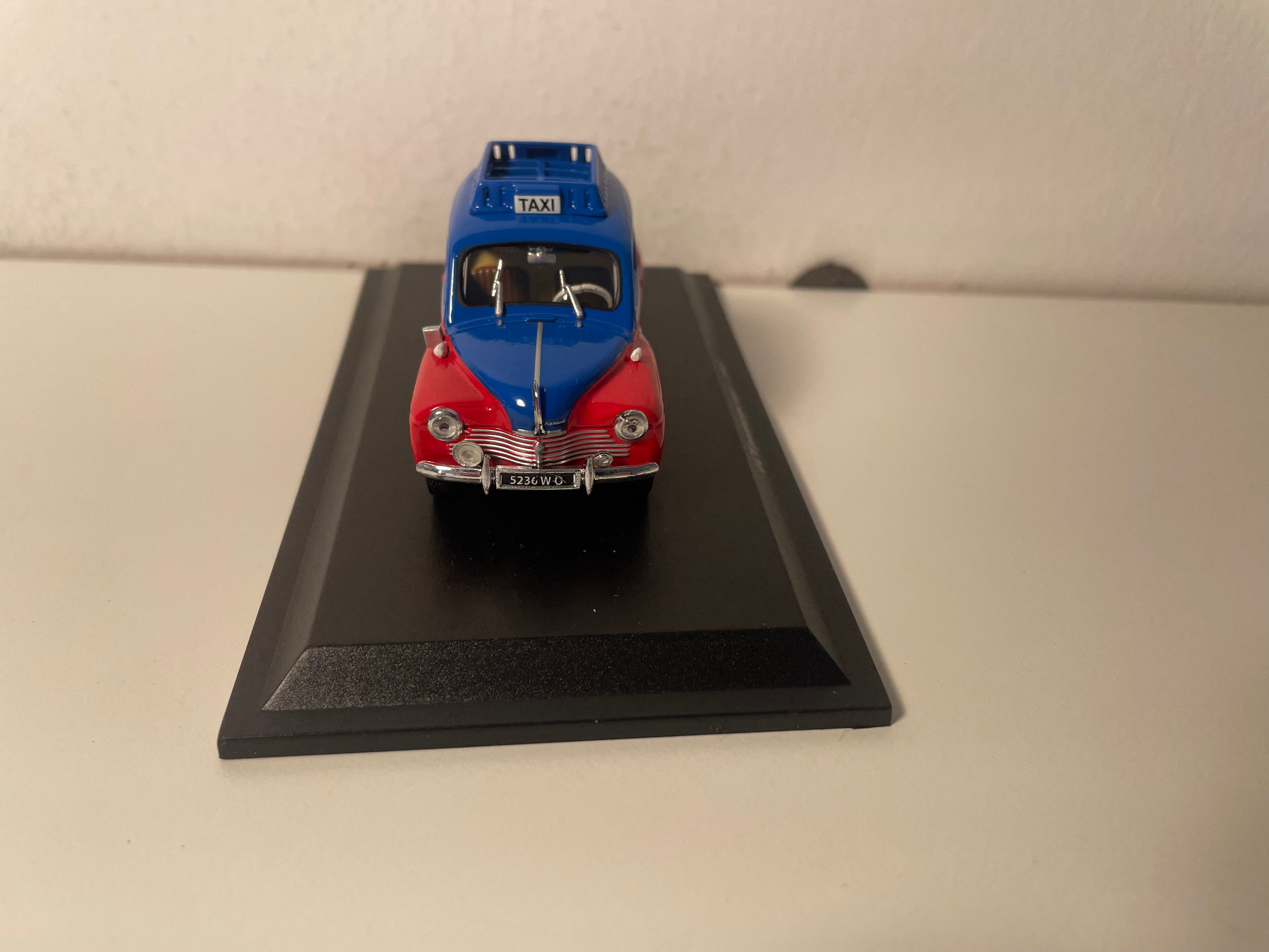 Renault 4 CV bleue et rouge prototype taxi de 1953 (blister)