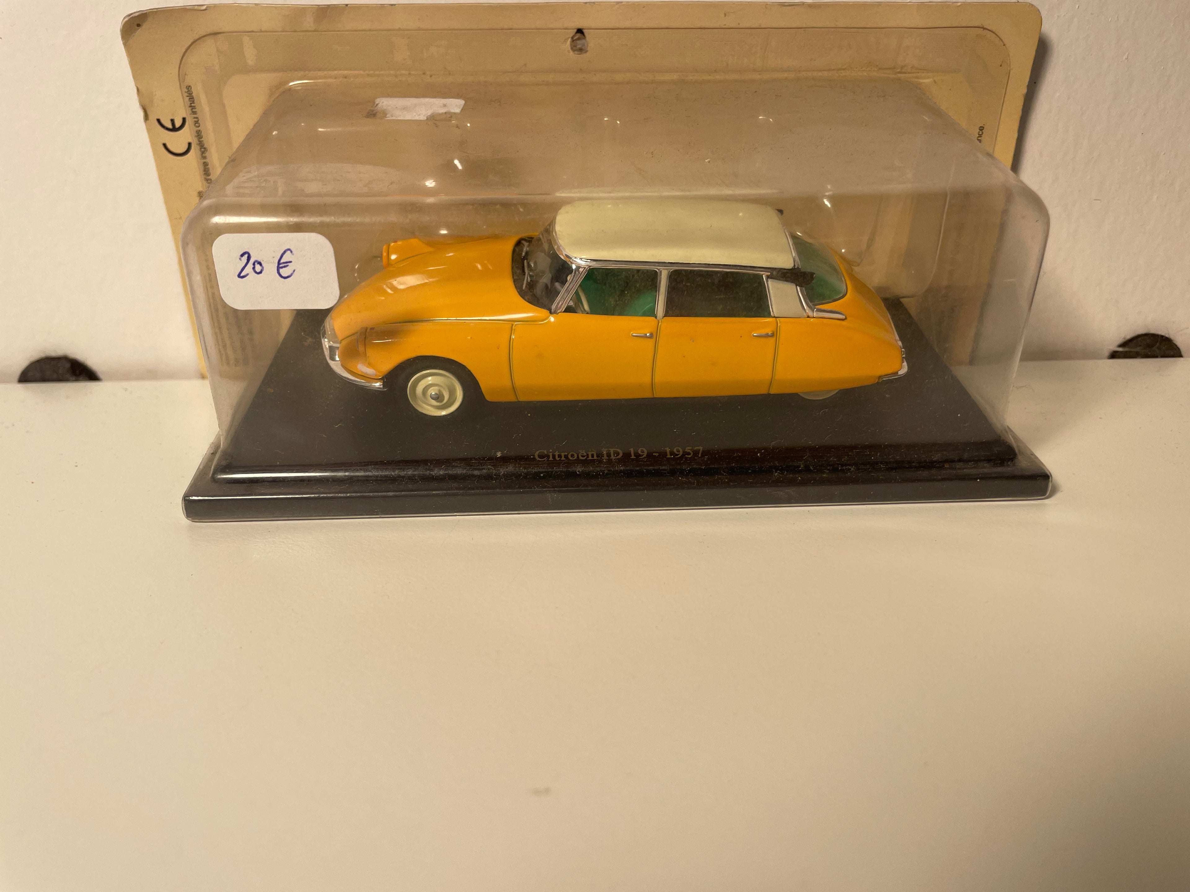 Citroën ID 19 orange a beige Dutt aus 1957 (am Blister)