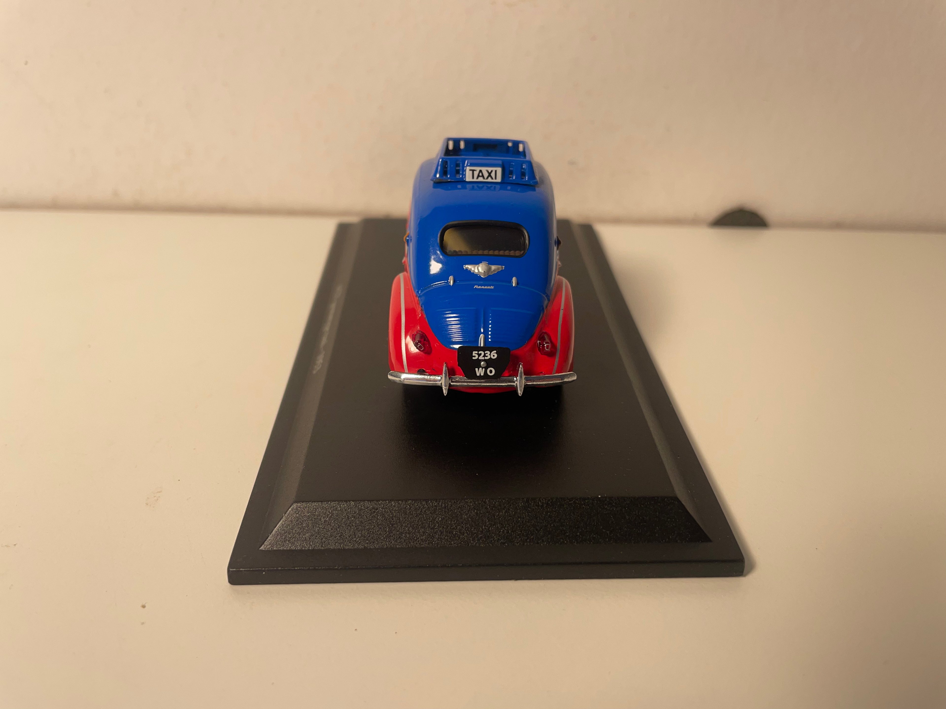 Renault 4 CV bleue et rouge prototype taxi de 1953 (blister)