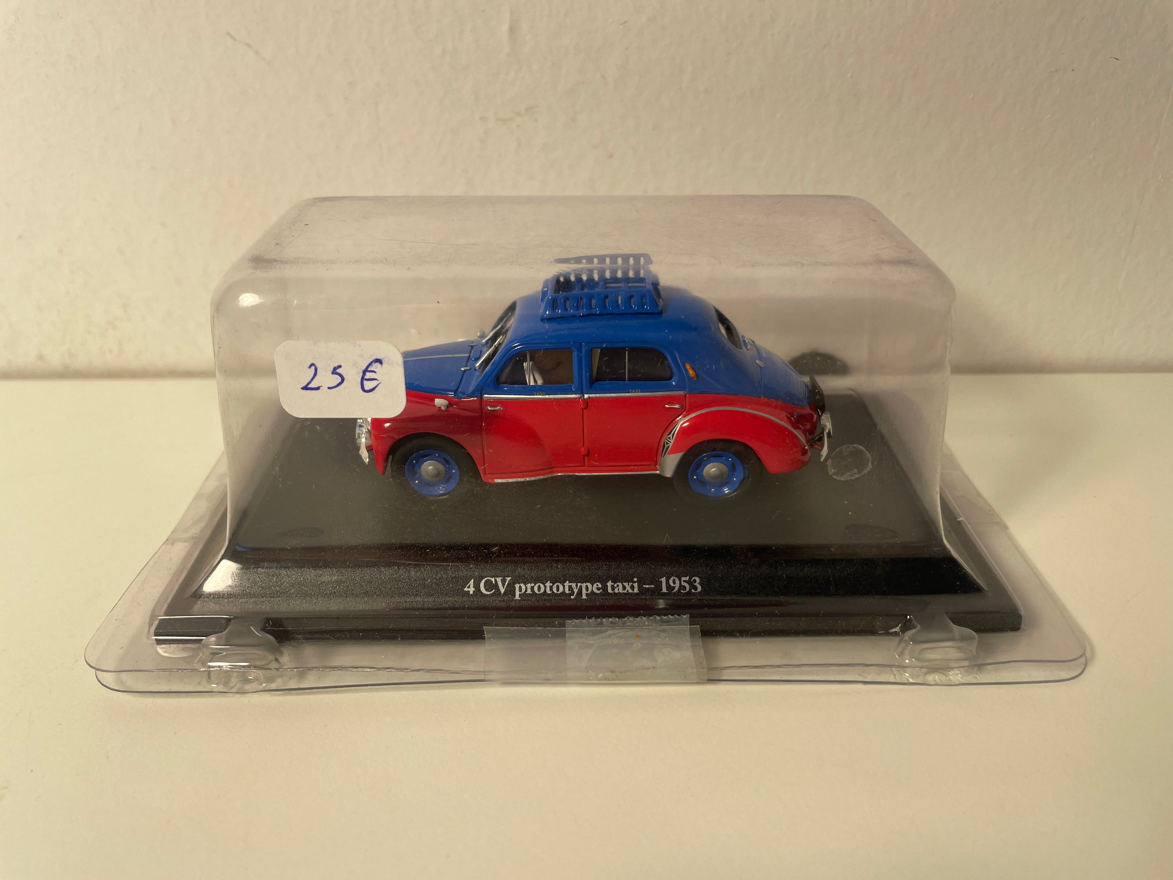 Renault 4 CV blo an rout Prototyp Taxi vum 1953
