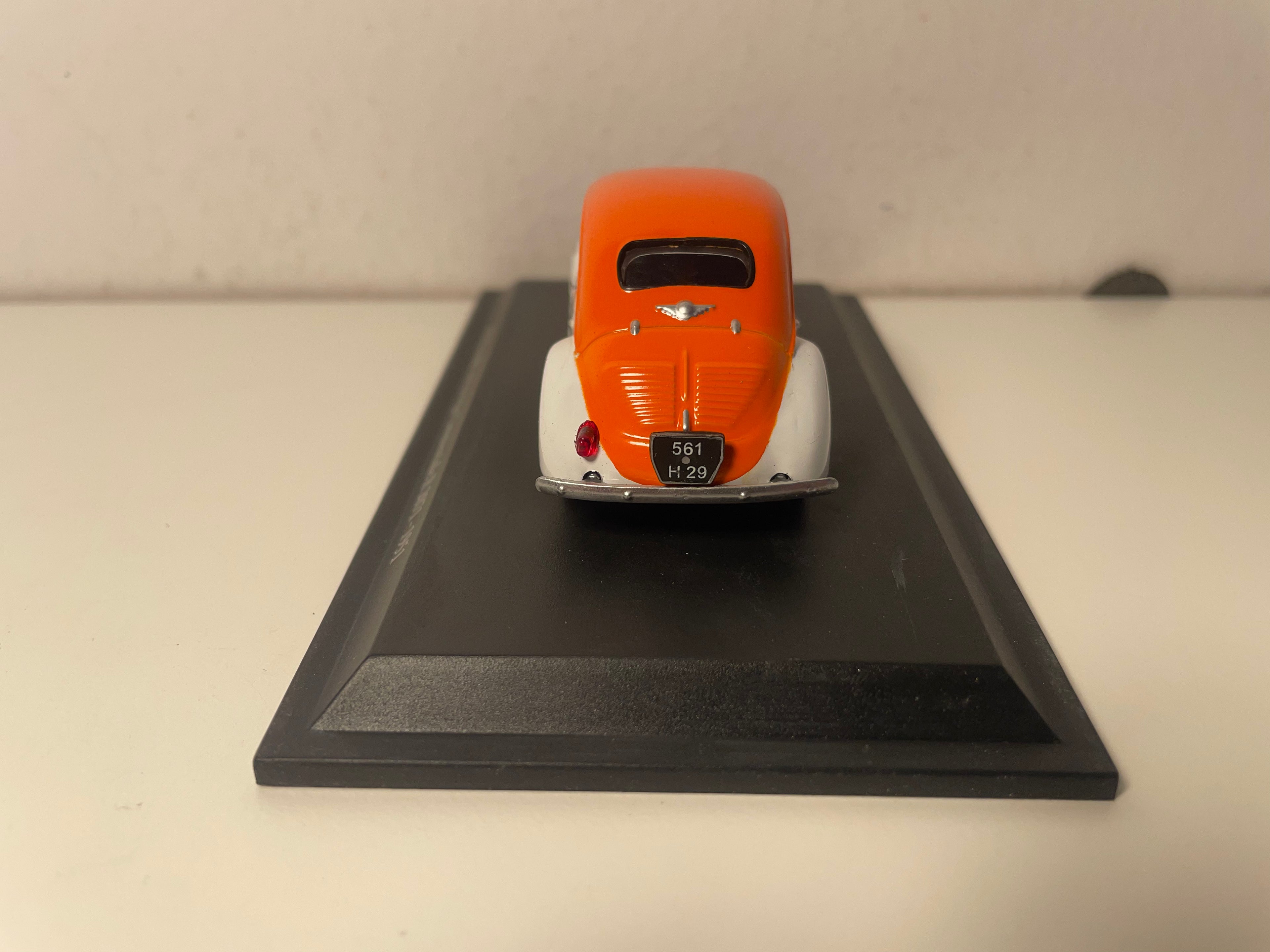 Renault 4 CV orange a wäiss komerziell Service R 2071 vun 1951 - Agentur zu Quimper (29) (blister)
