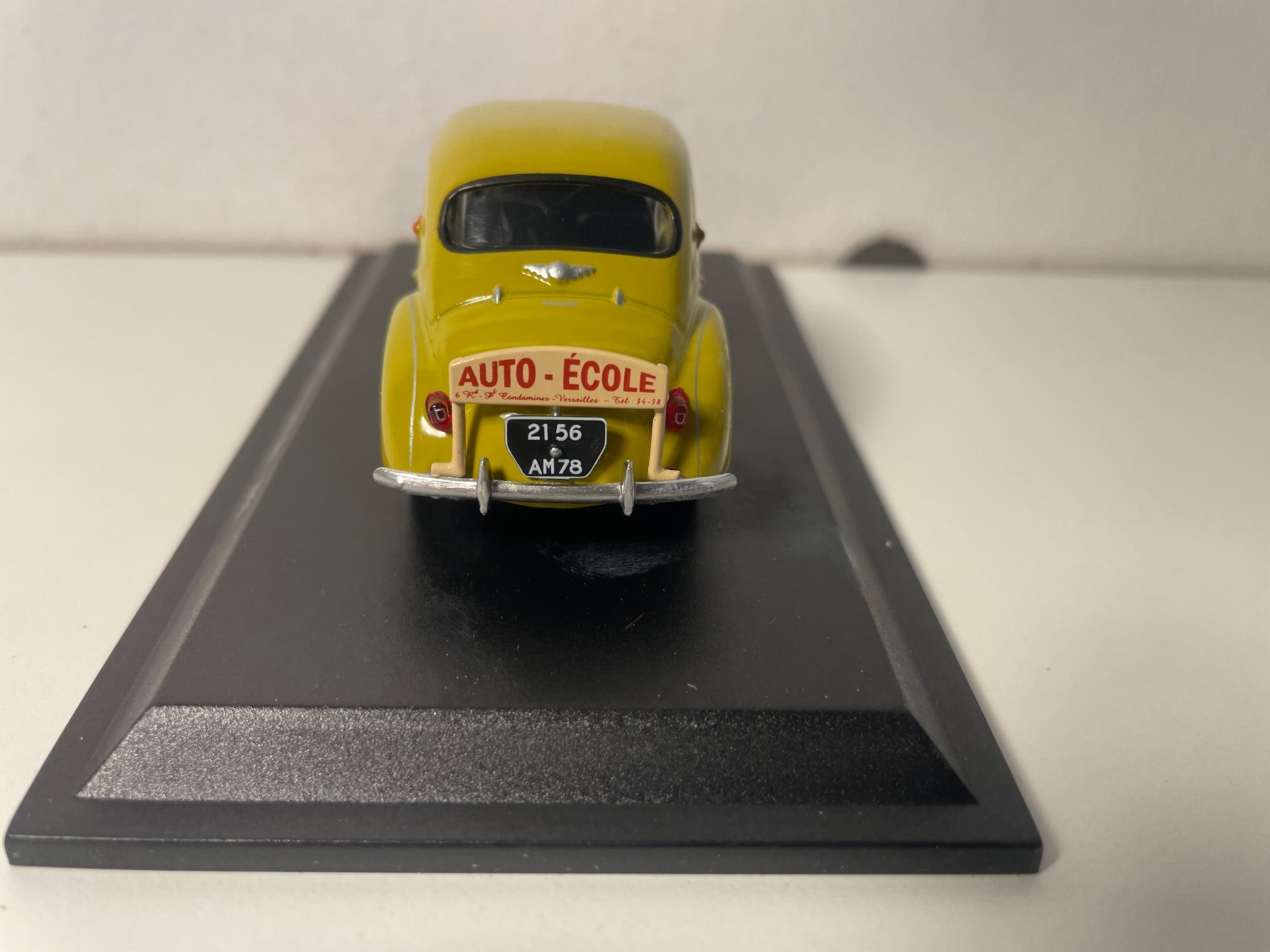 Renault 4 CV giallo senape grand luxe tipo R 1062 del 1951 (blister)