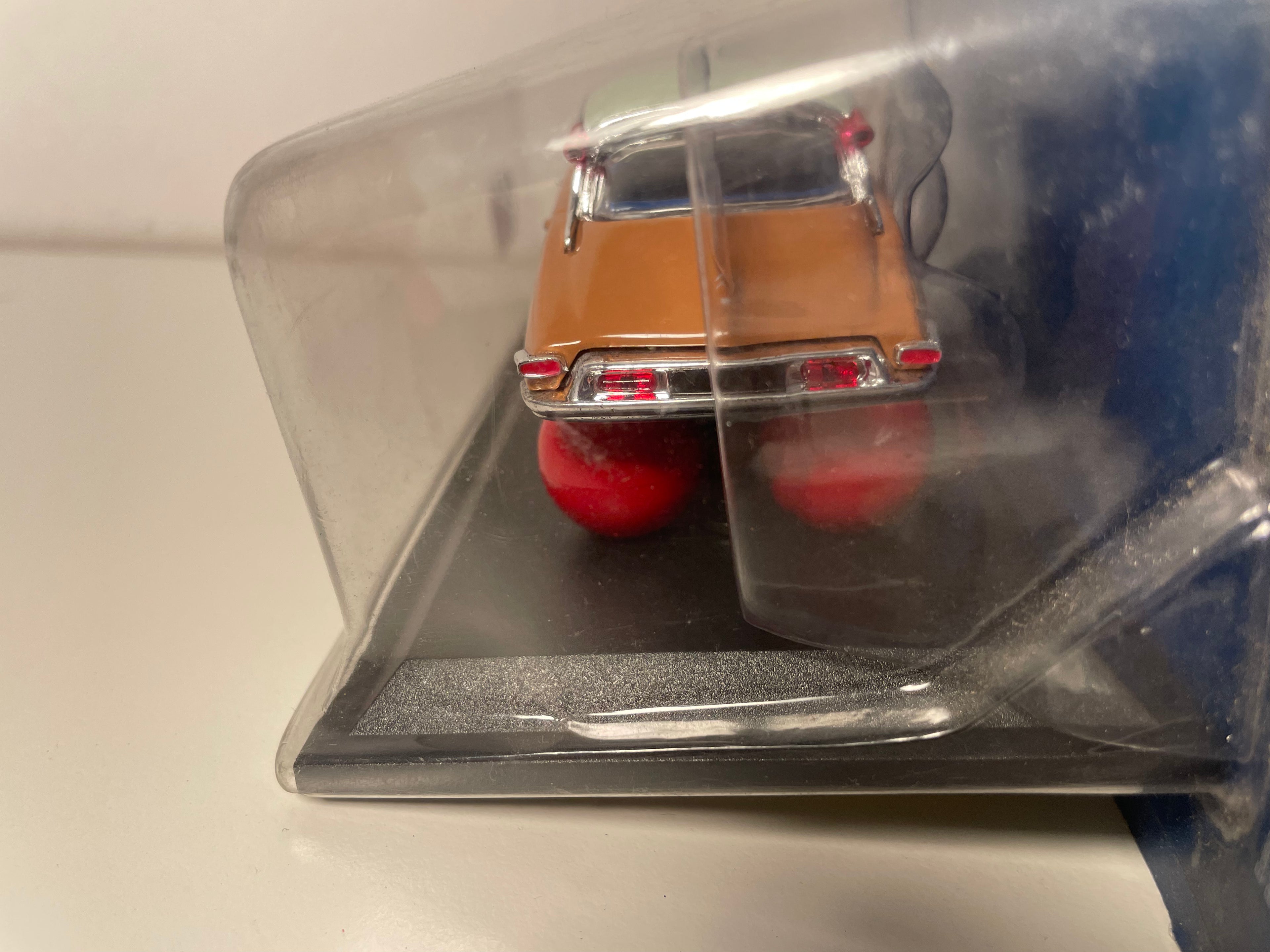 Citroën ID 19 op brong Balloner an engem gebroke wäisse Dach vu 1959 (an enger Blisterpack)