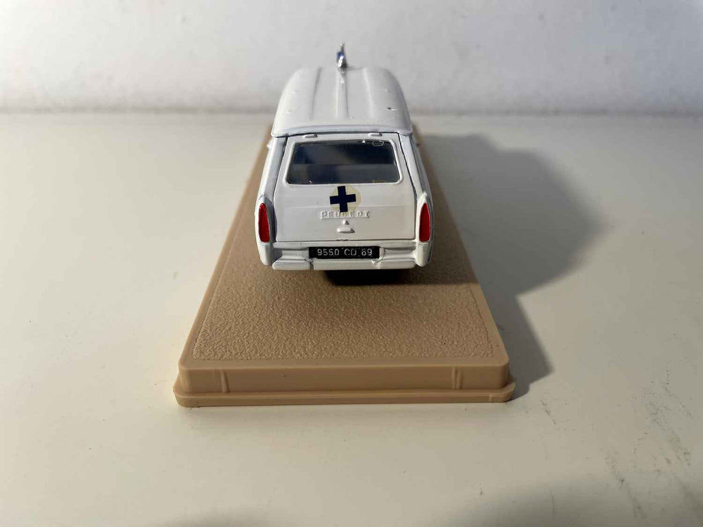 Peugeot 404 station wagon bianca del 1964 AMBULANZA (Eligor)