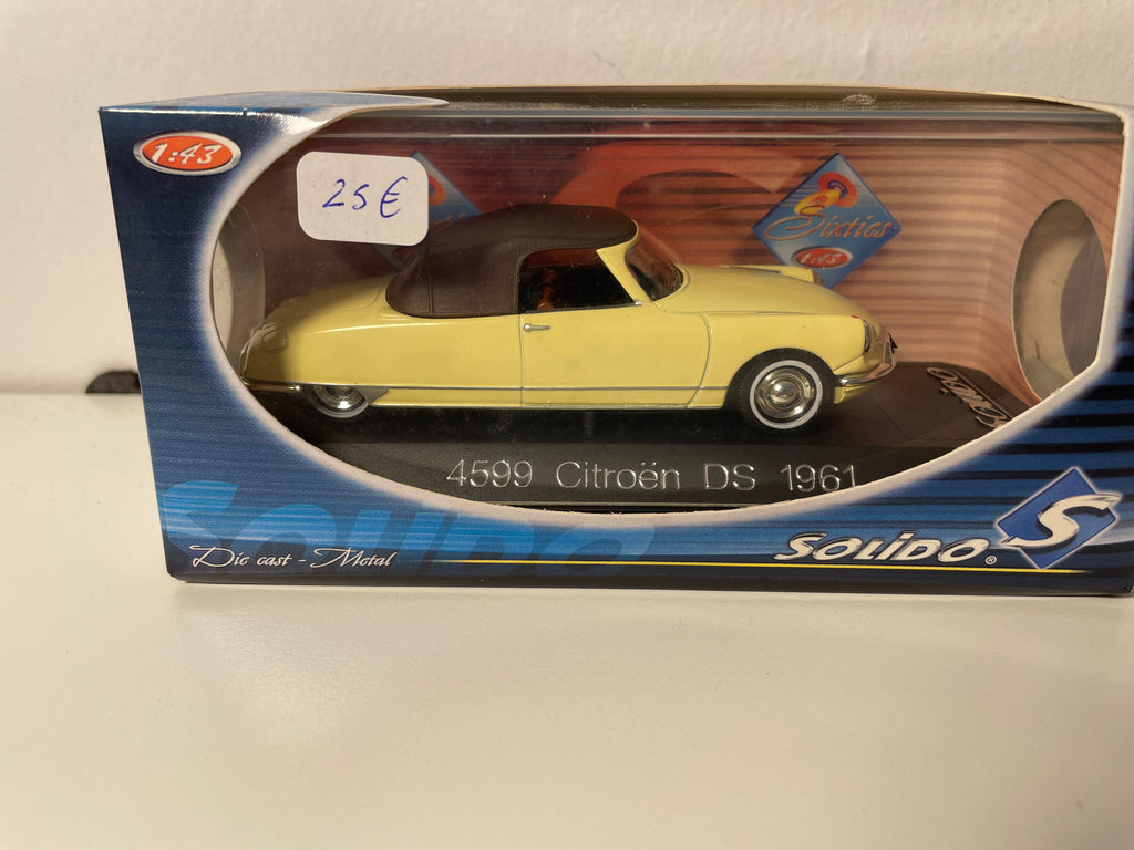 Citroën DS jaune pâle et capote marron de 1961 - Solido référence 4599