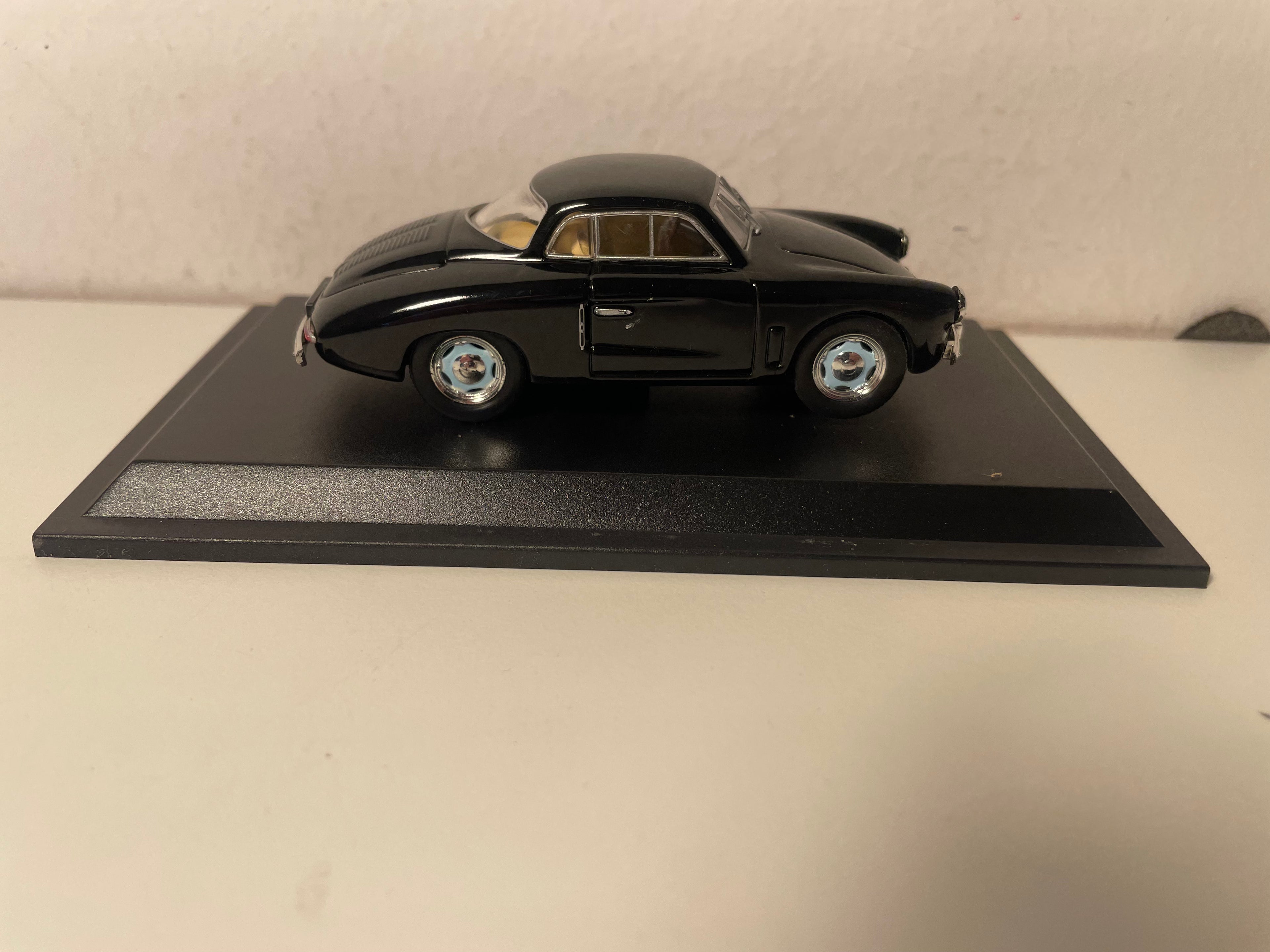 Renault 4 CV schwarze Limousine Vernet-Pairard Typ R 1062 von 1954 (Blister)