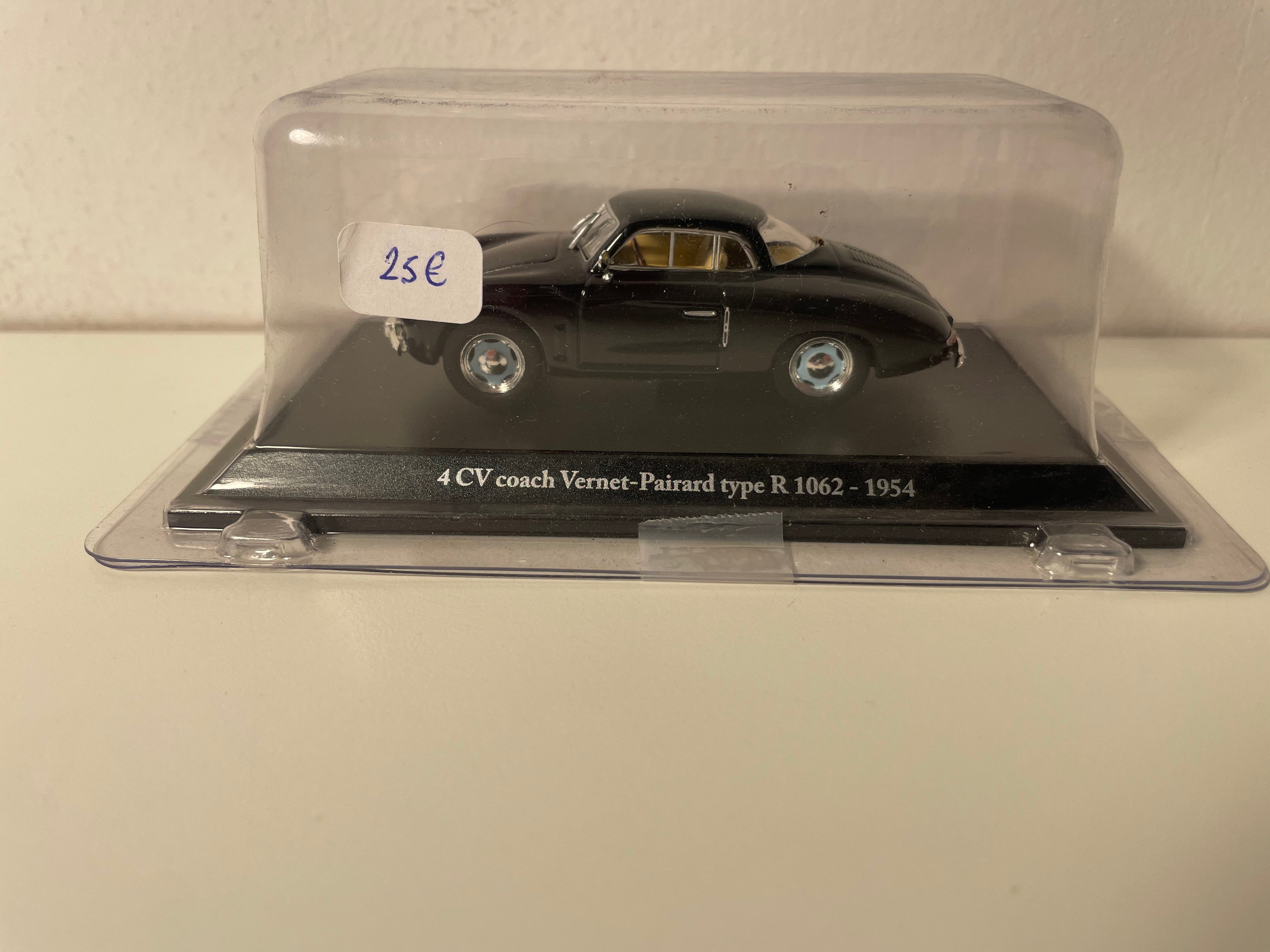 Renault 4 CV schwarze Limousine Vernet-Pairard Typ R 1062 von 1954 (Blister)