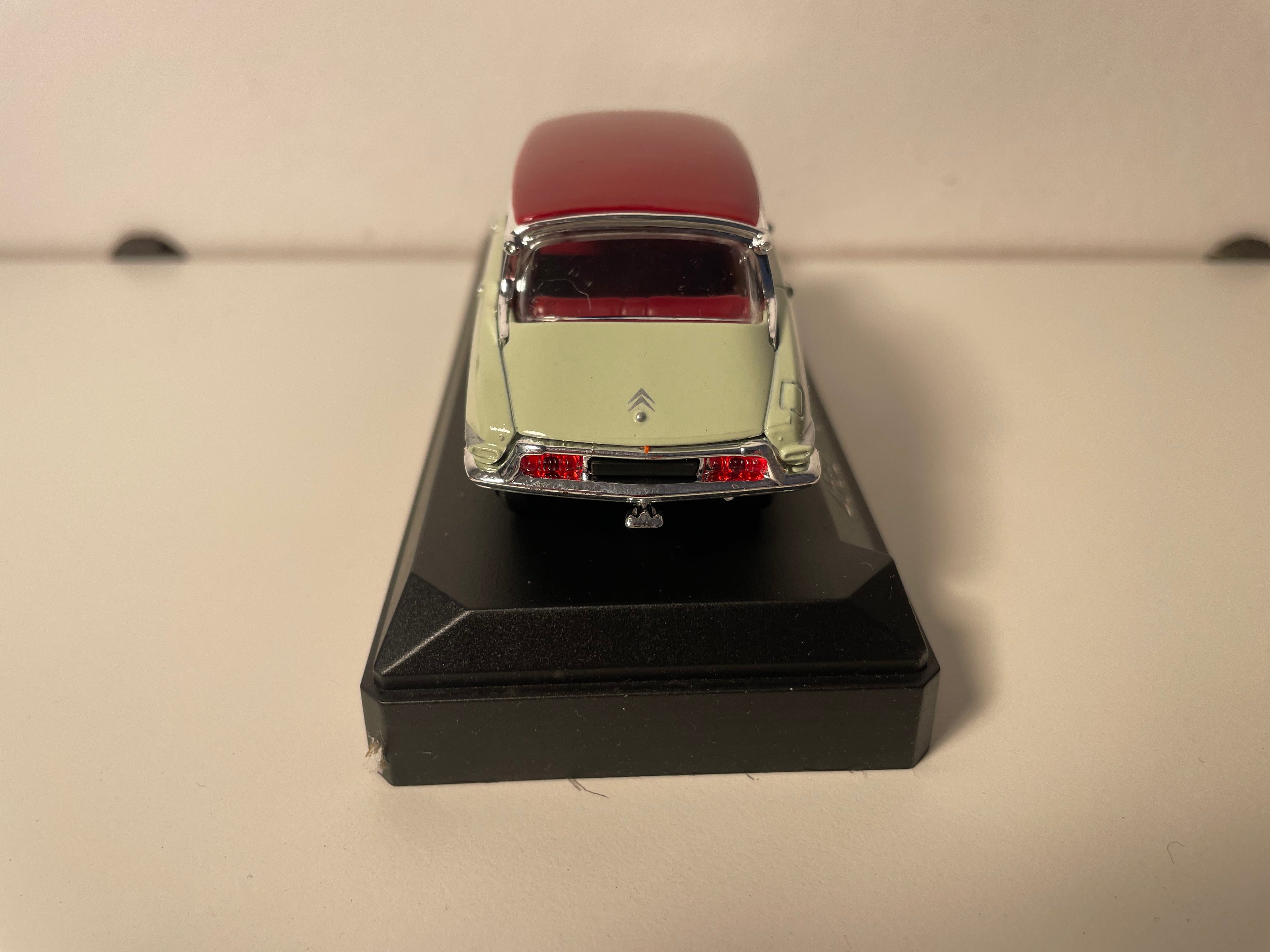 Citroën DS hellgréng a bordeaux Däischter vu 1956 - Solido Referenz 4562