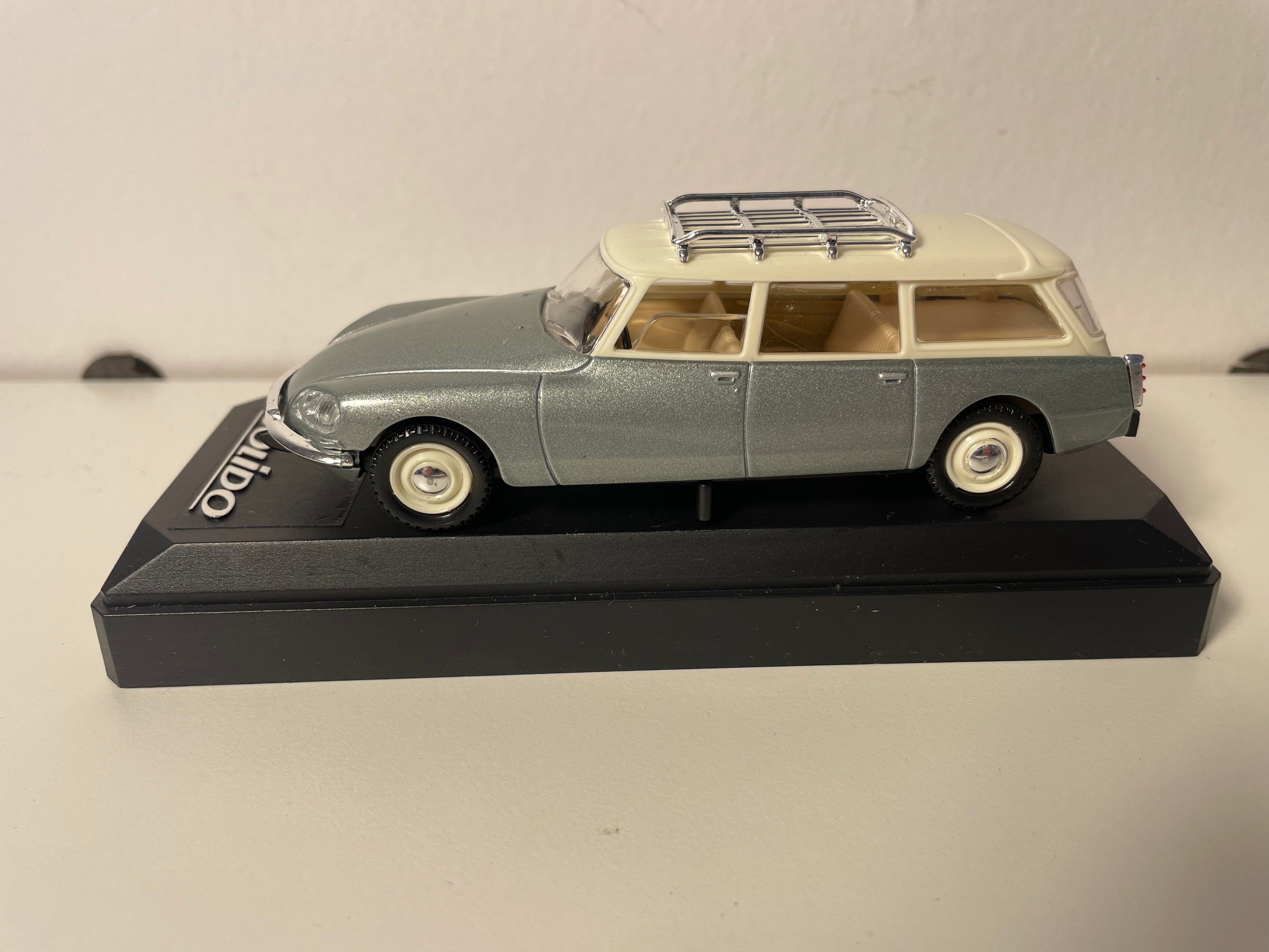 Citroën DS gris y techo beige con galería - Solido referencia 1863