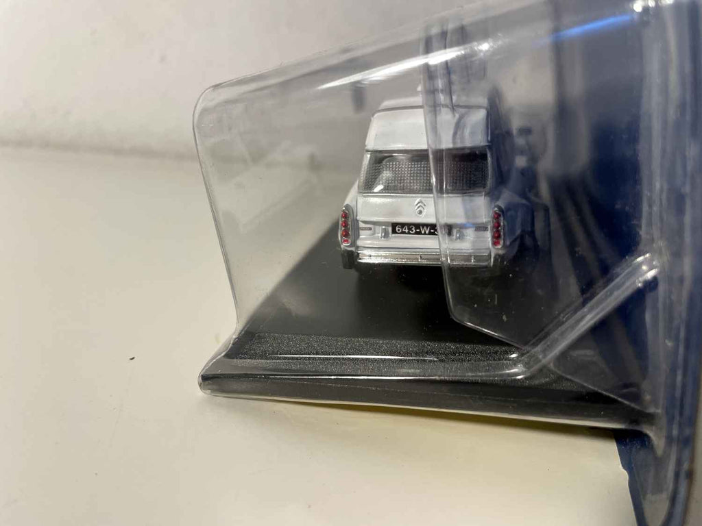 Citroën DS 20 "Petit", ambulancia médica blanca de 1973