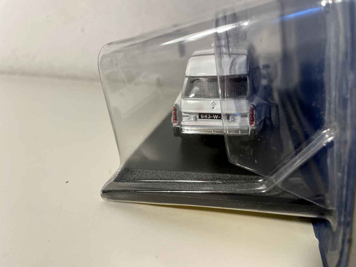 Citroën DS 20 "Petit", ambulancia médica blanca de 1973