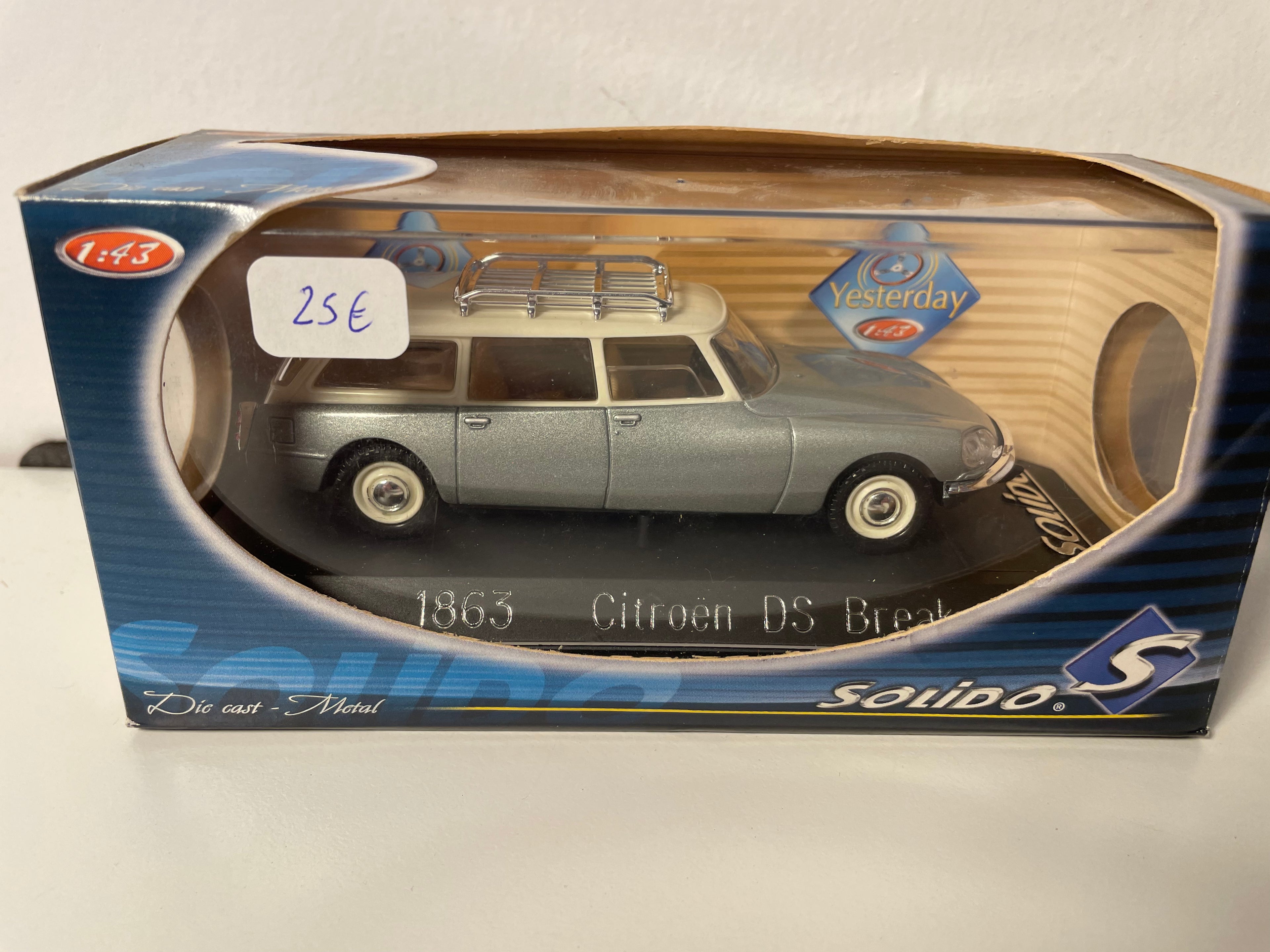 Citroën DS breakgrise i beżowy dach z grillem - Solido referencja 1863