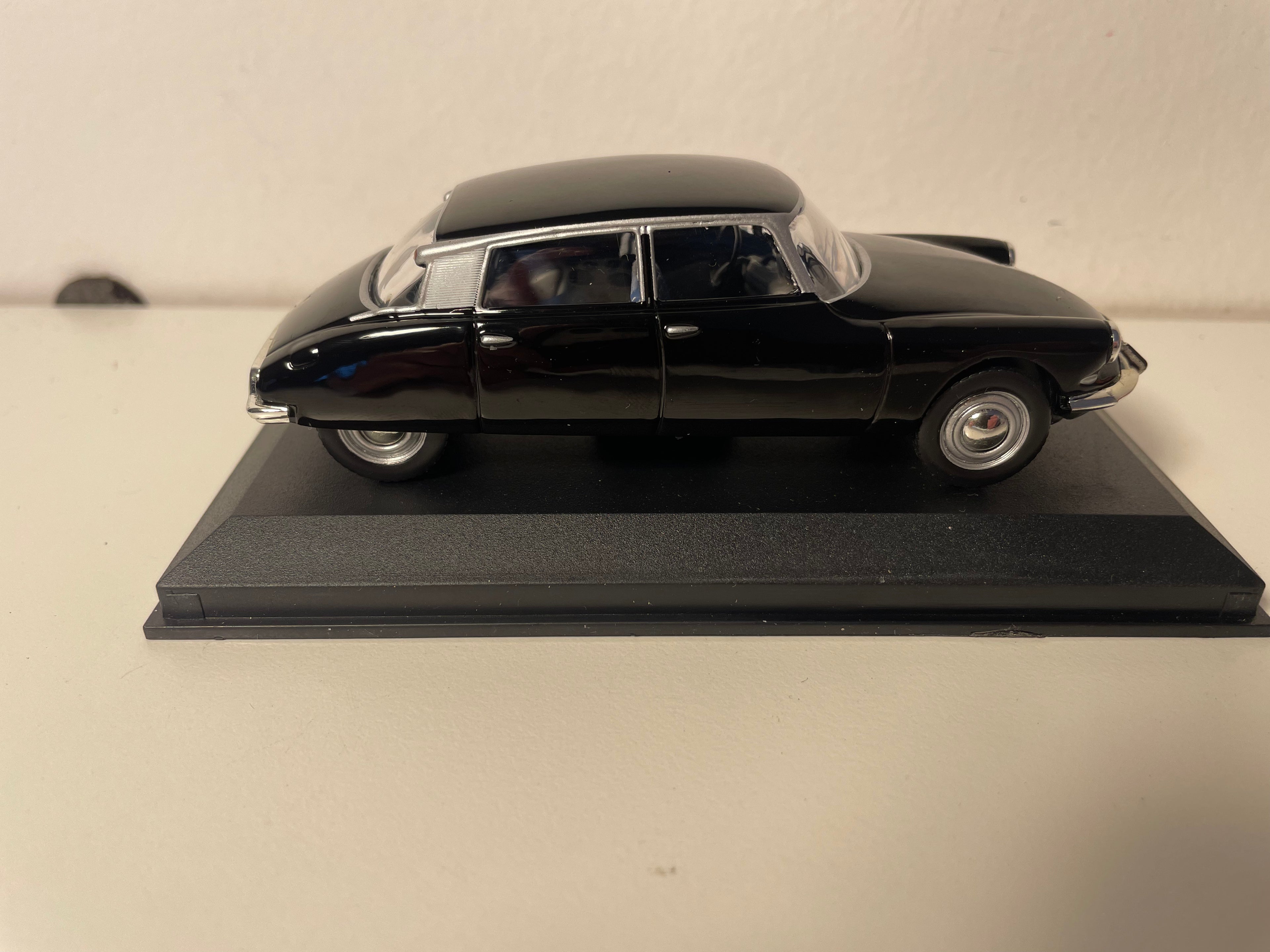 Citroën DS 21 noire - Atlas