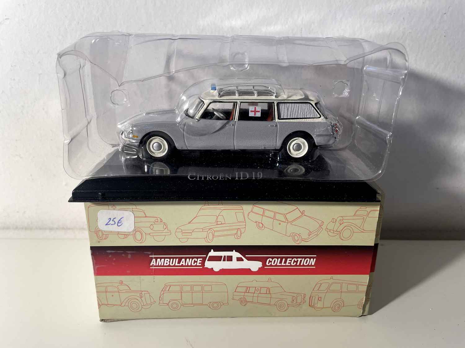Citroën ID 19 grau AMBULANCE (Atlas)