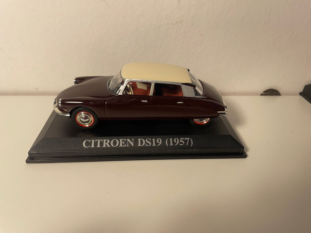 Citroën DS 19 bordeaux e tetto beige/crème del 1957