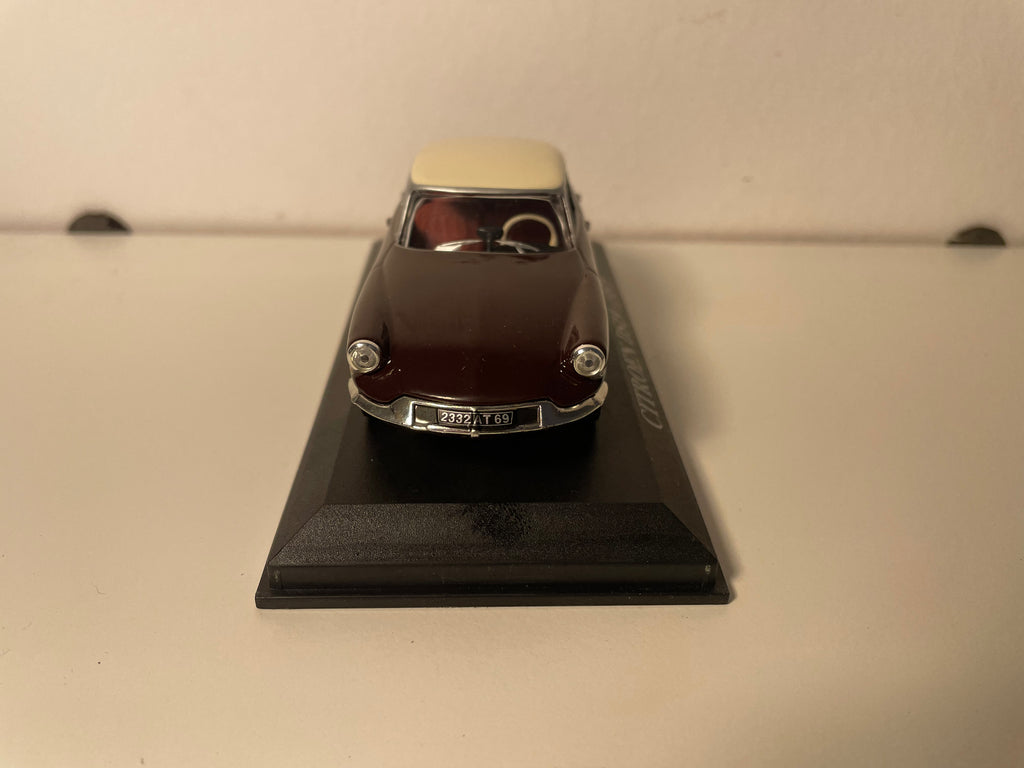 Citroën DS 19 bordeaux e tetto beige/crème del 1957