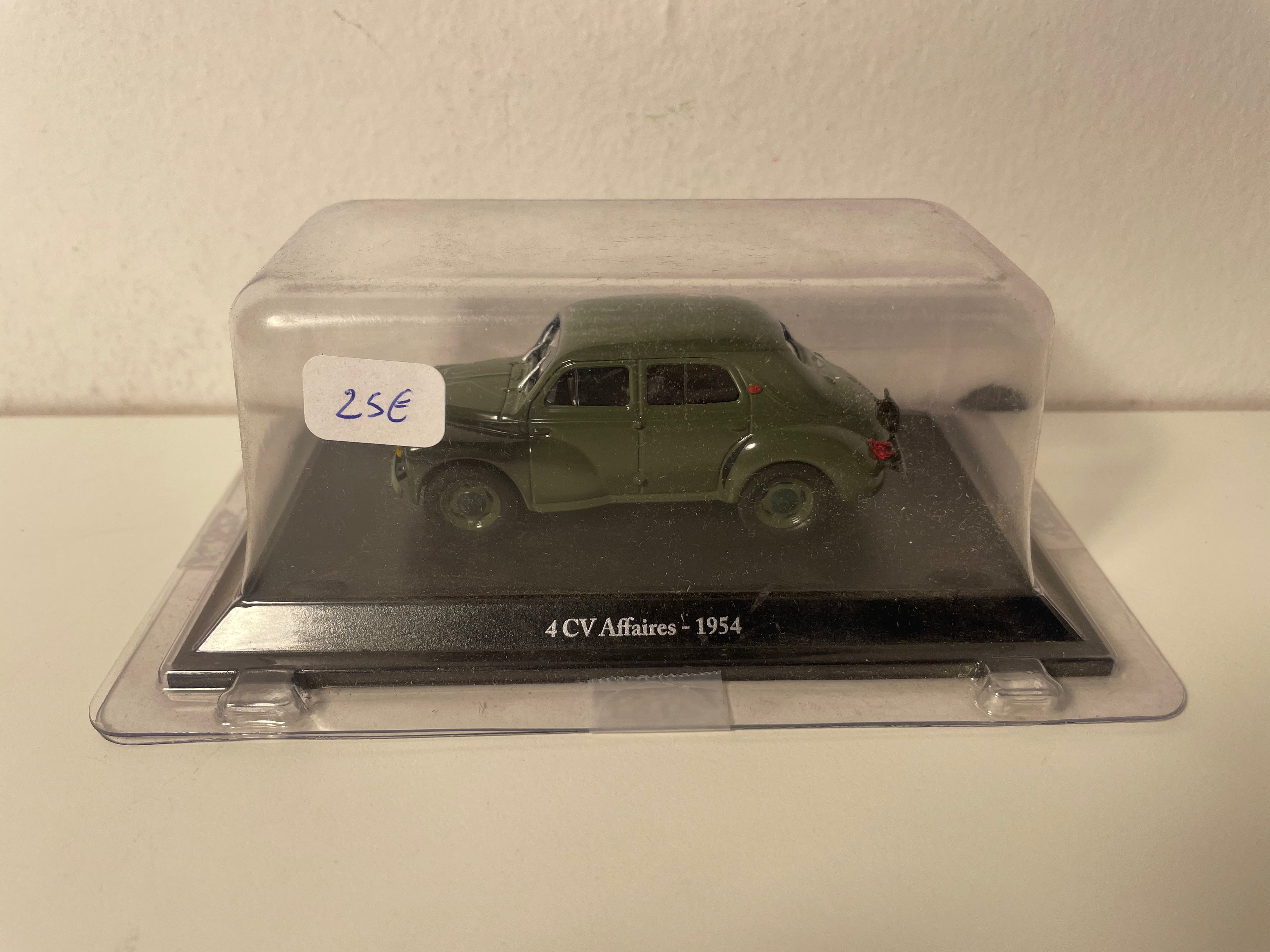 Renault 4 CV Affaires verte foncée de 1954 (blister)