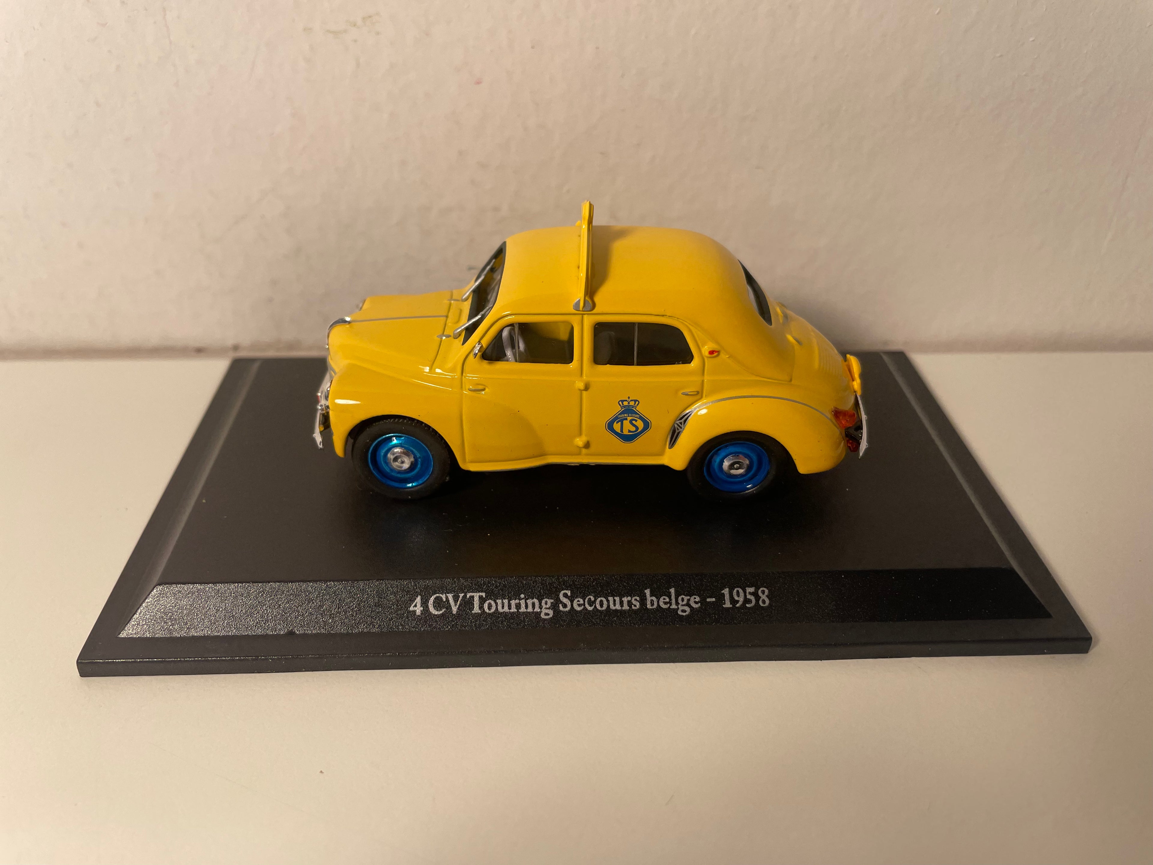 Renault 4 CV jaune Touring Secours Belge de 1958 (blister)