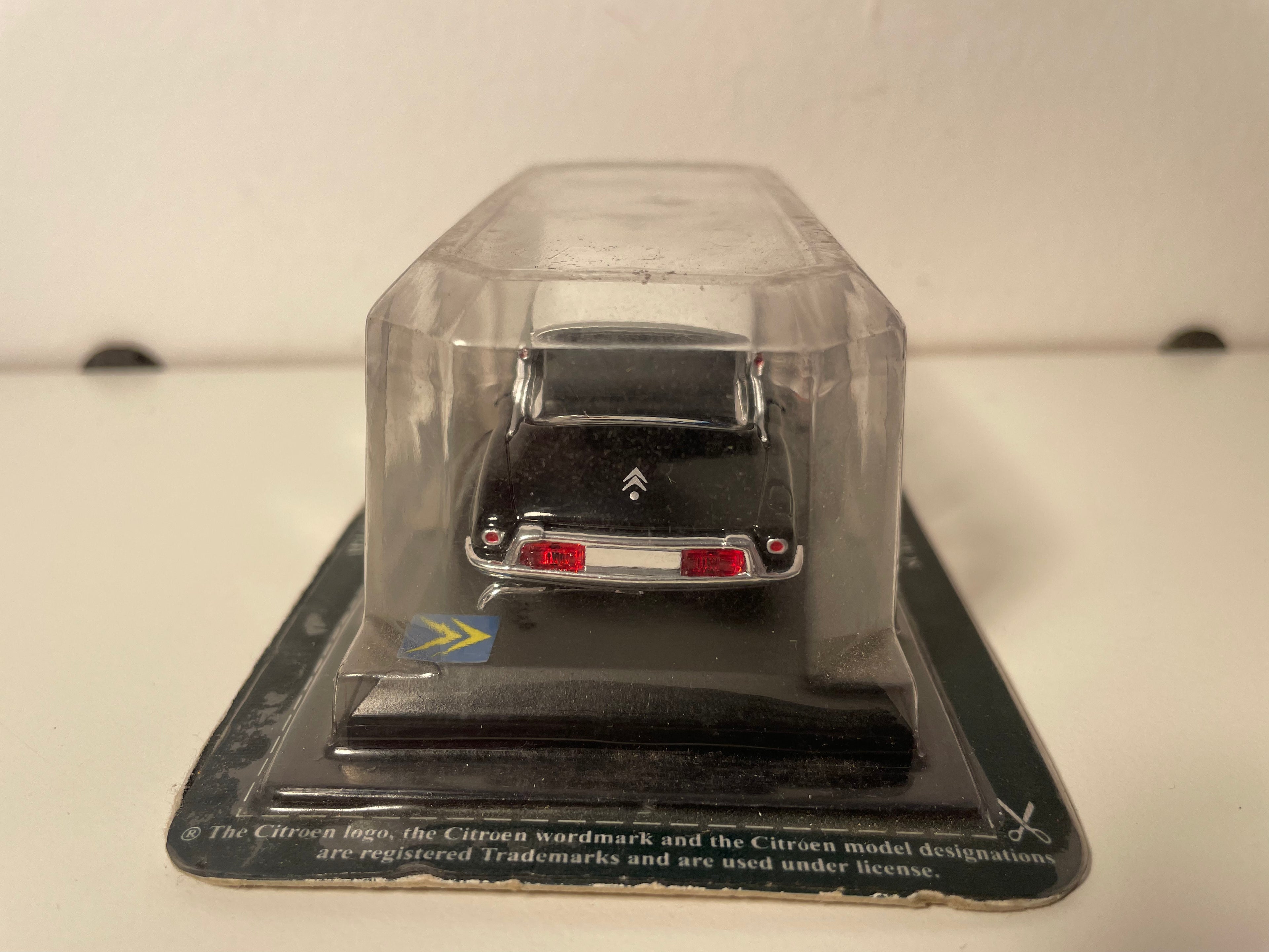 Citroën DS 19 black with white roof - Del Prado