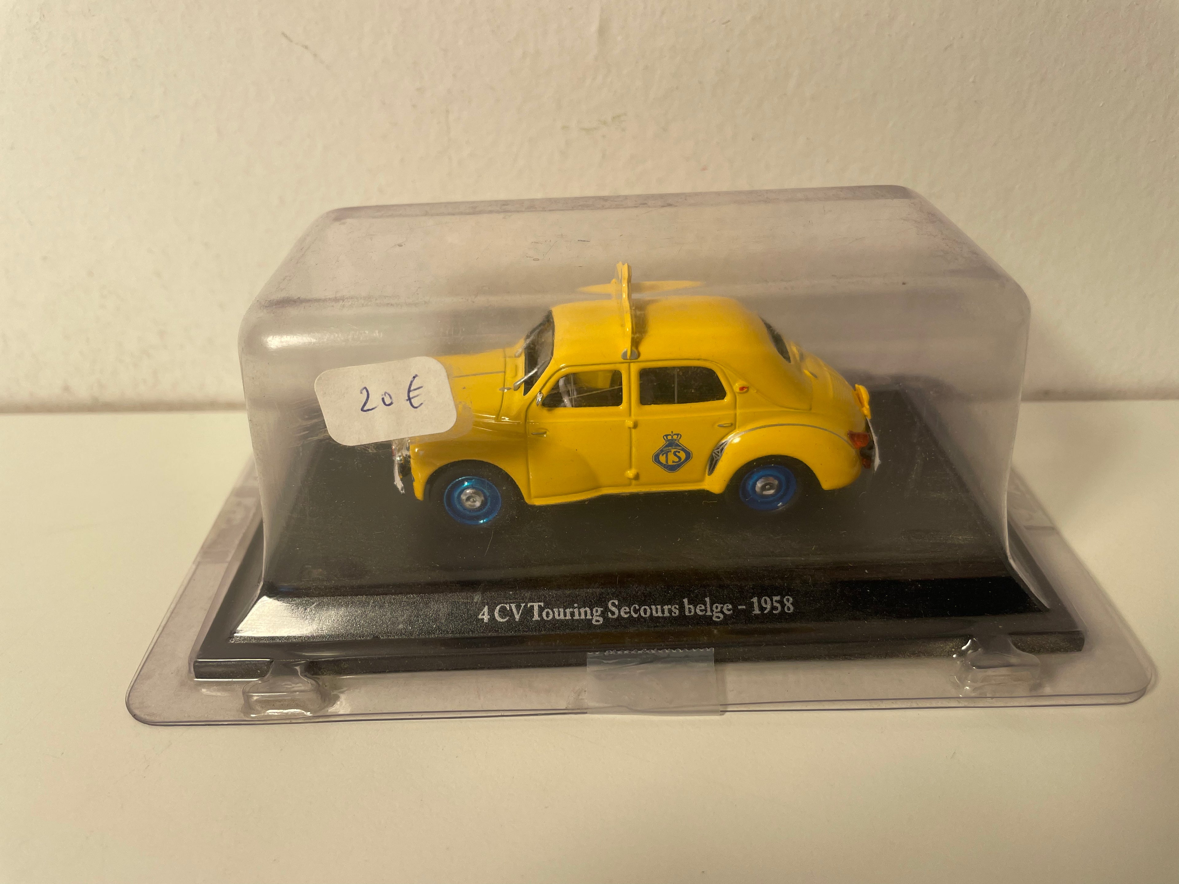 Renault 4 CV jaune Touring Secours Belge de 1958 (blister)