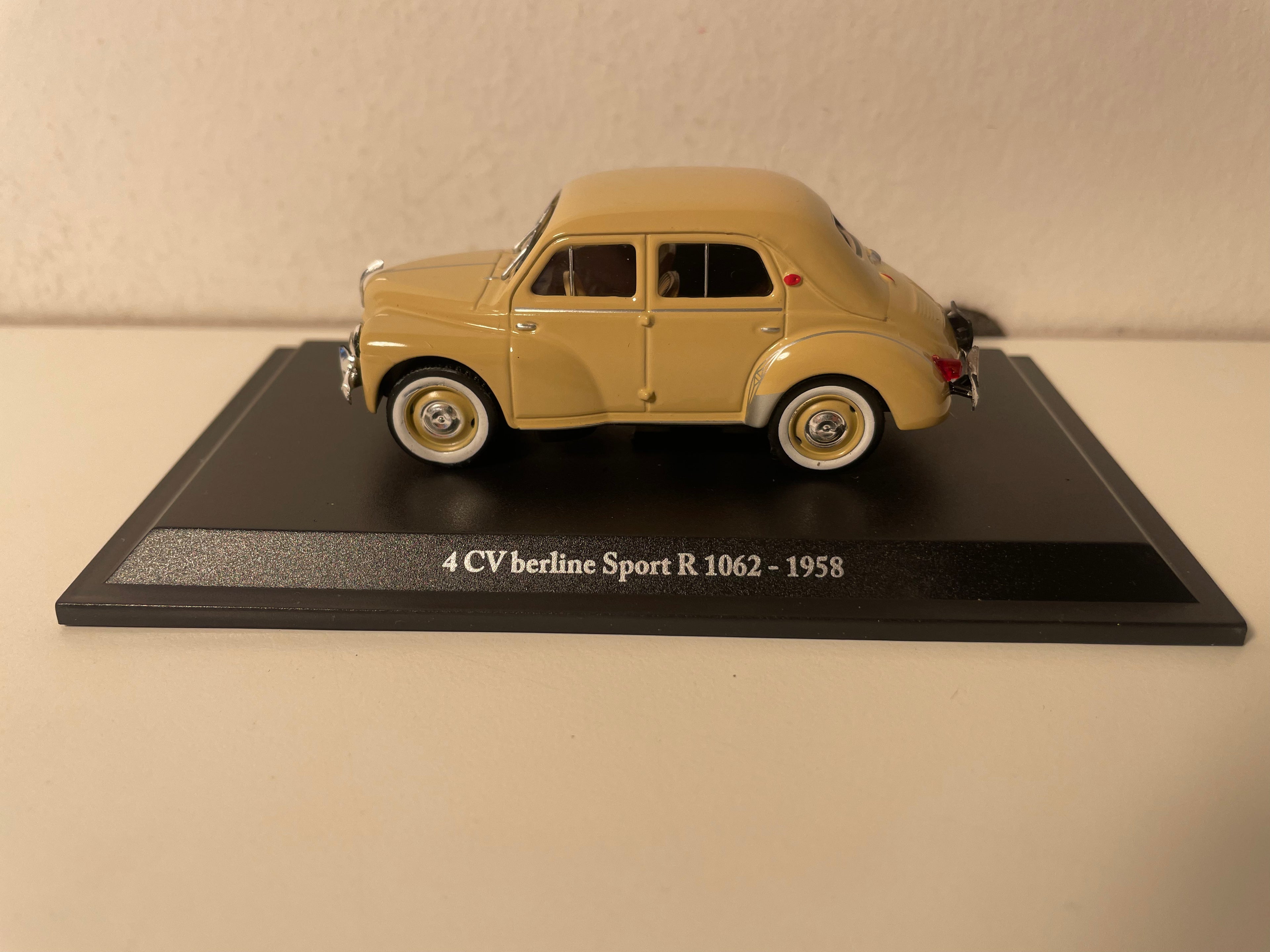Renault 4 CV berline Sport R 1062 marrone del 1958 (blister)