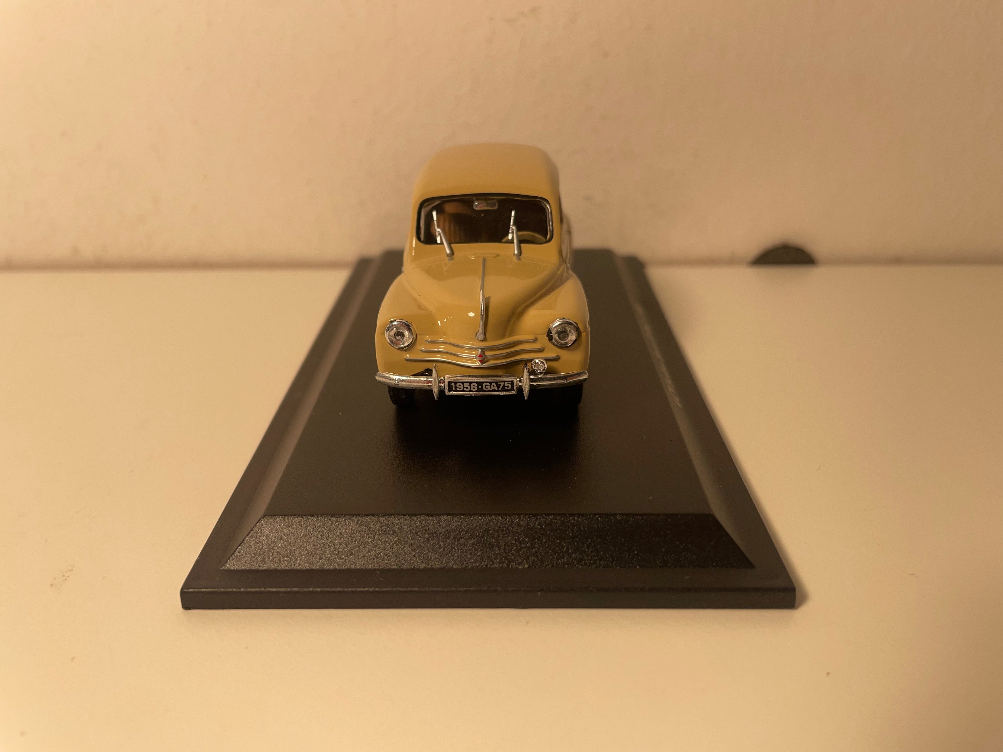 Renault 4 CV berline Sport R 1062 marrone del 1958 (blister)