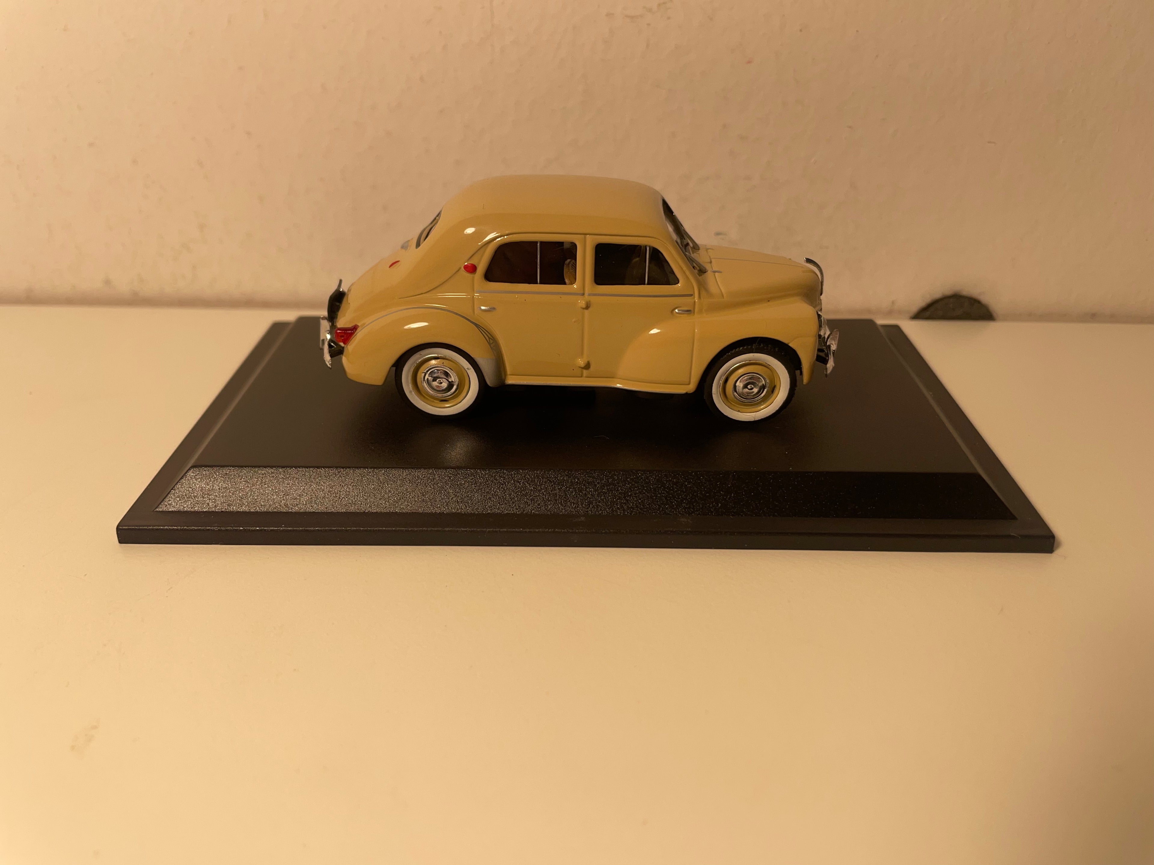 Renault 4 CV berline Sport R 1062 marrone del 1958 (blister)